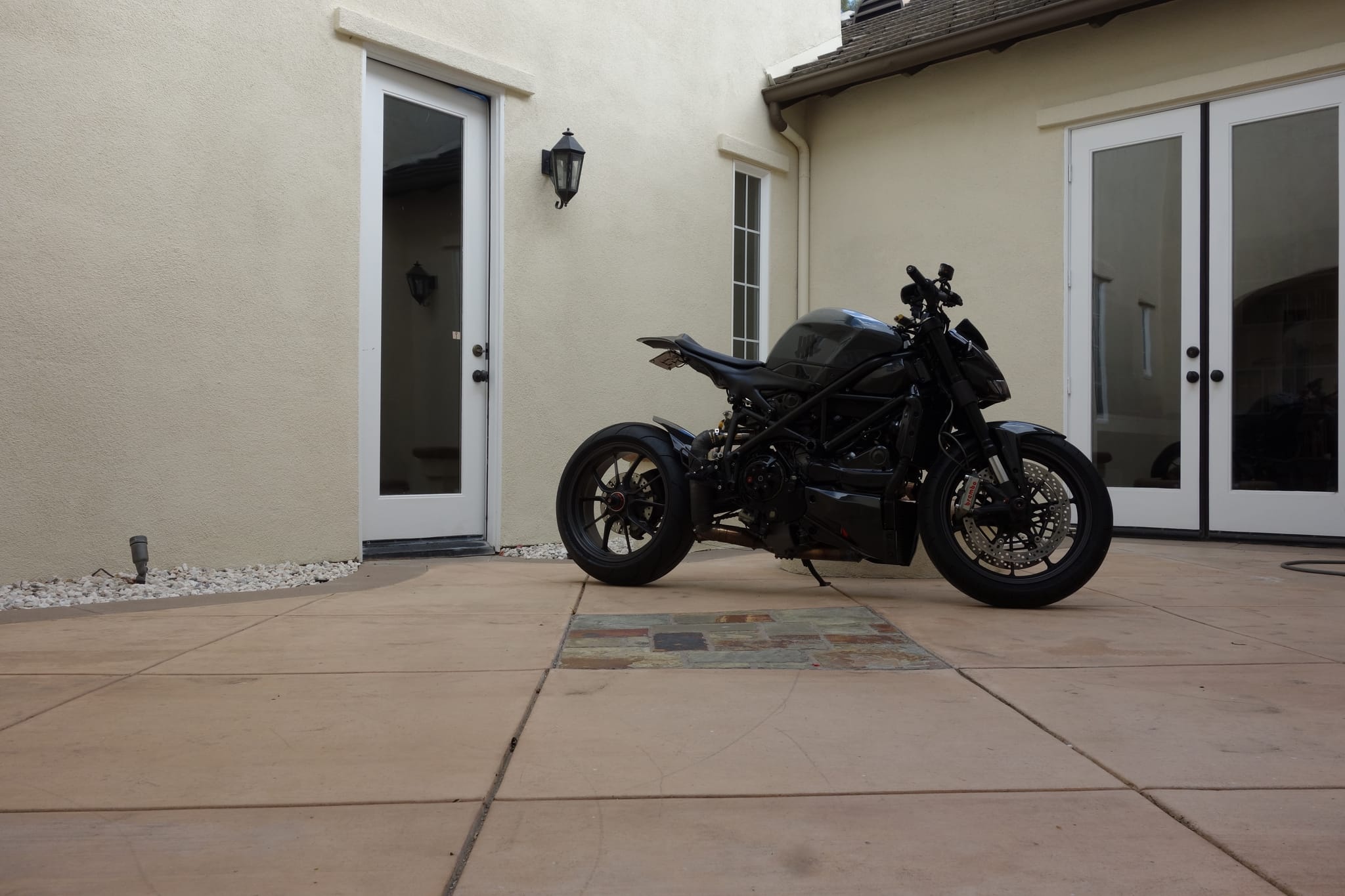 2010 Ducati Streetfighter photo 2