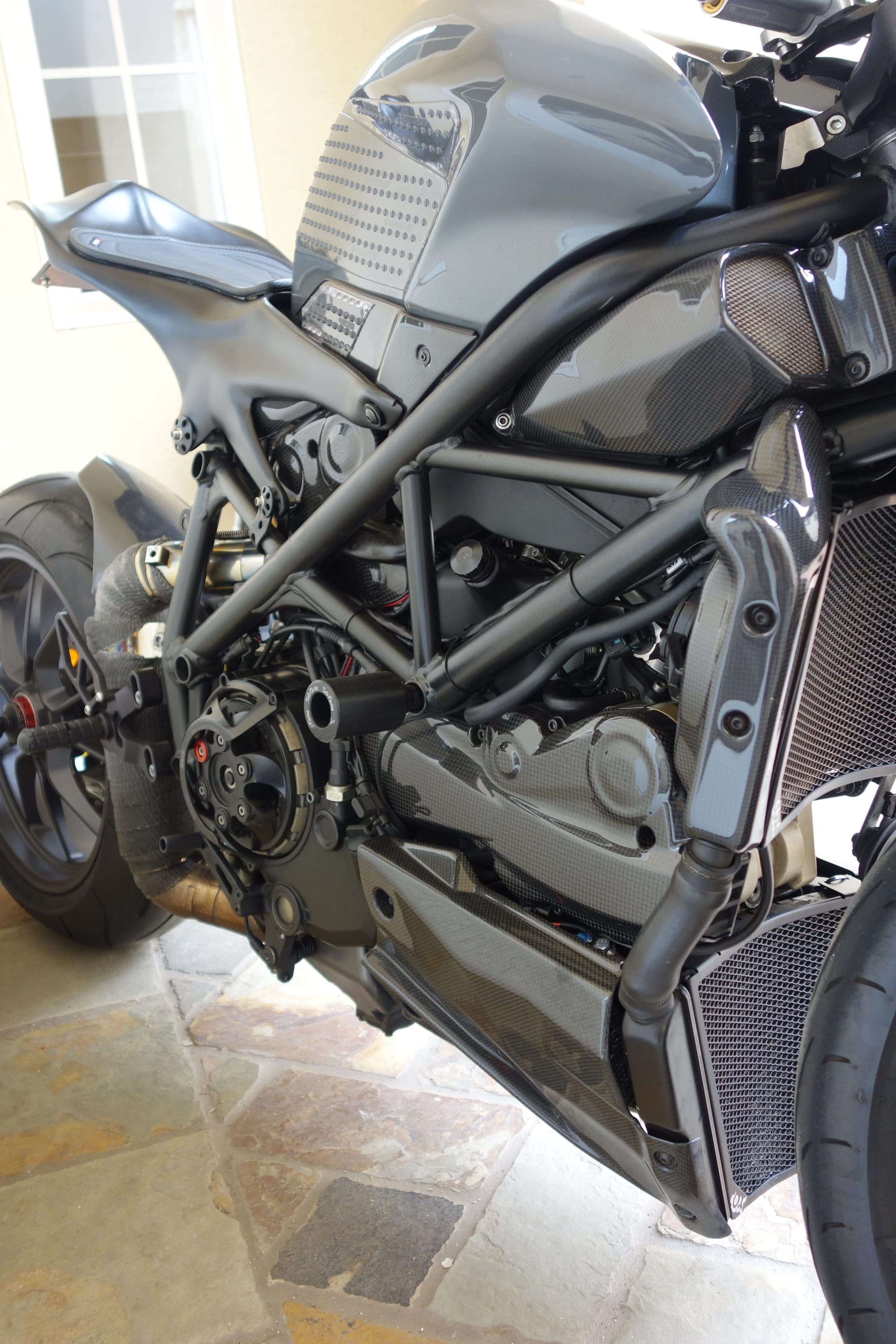 2010 Ducati Streetfighter photo 23
