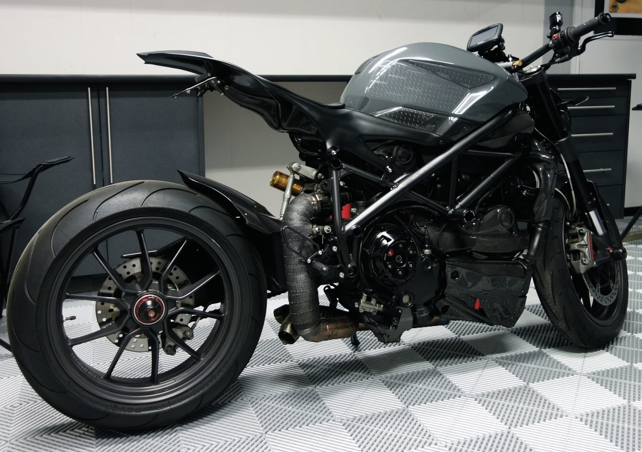2010 Ducati Streetfighter photo 53