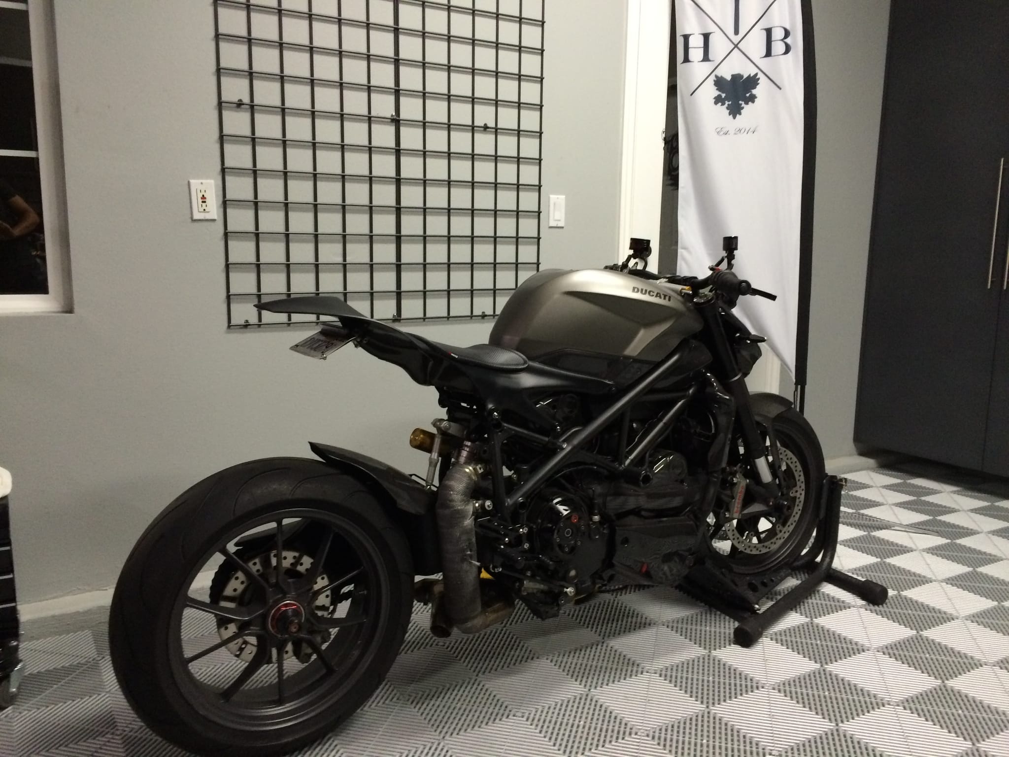 2010 Ducati Streetfighter photo 55