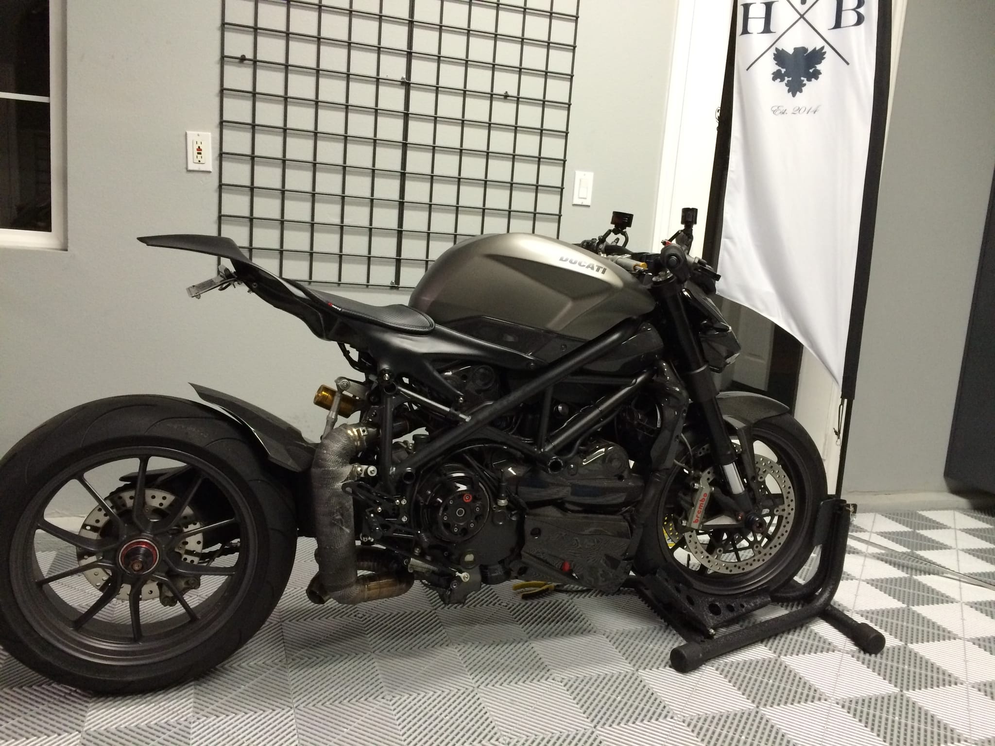 2010 Ducati Streetfighter photo 57