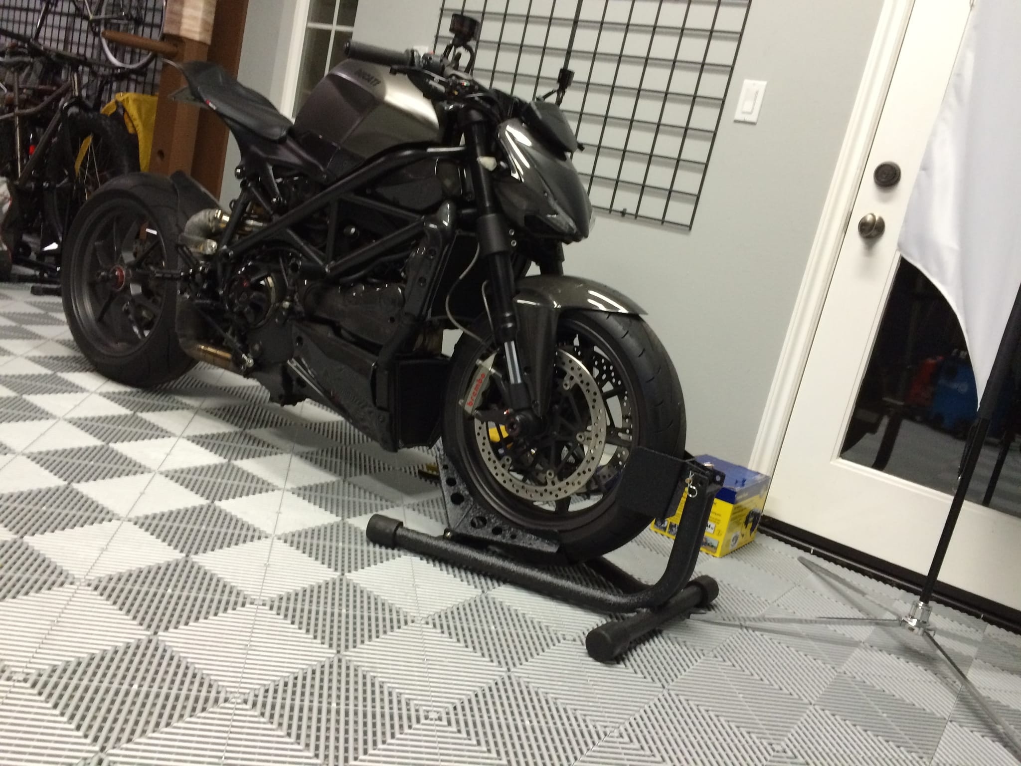 2010 Ducati Streetfighter photo 66