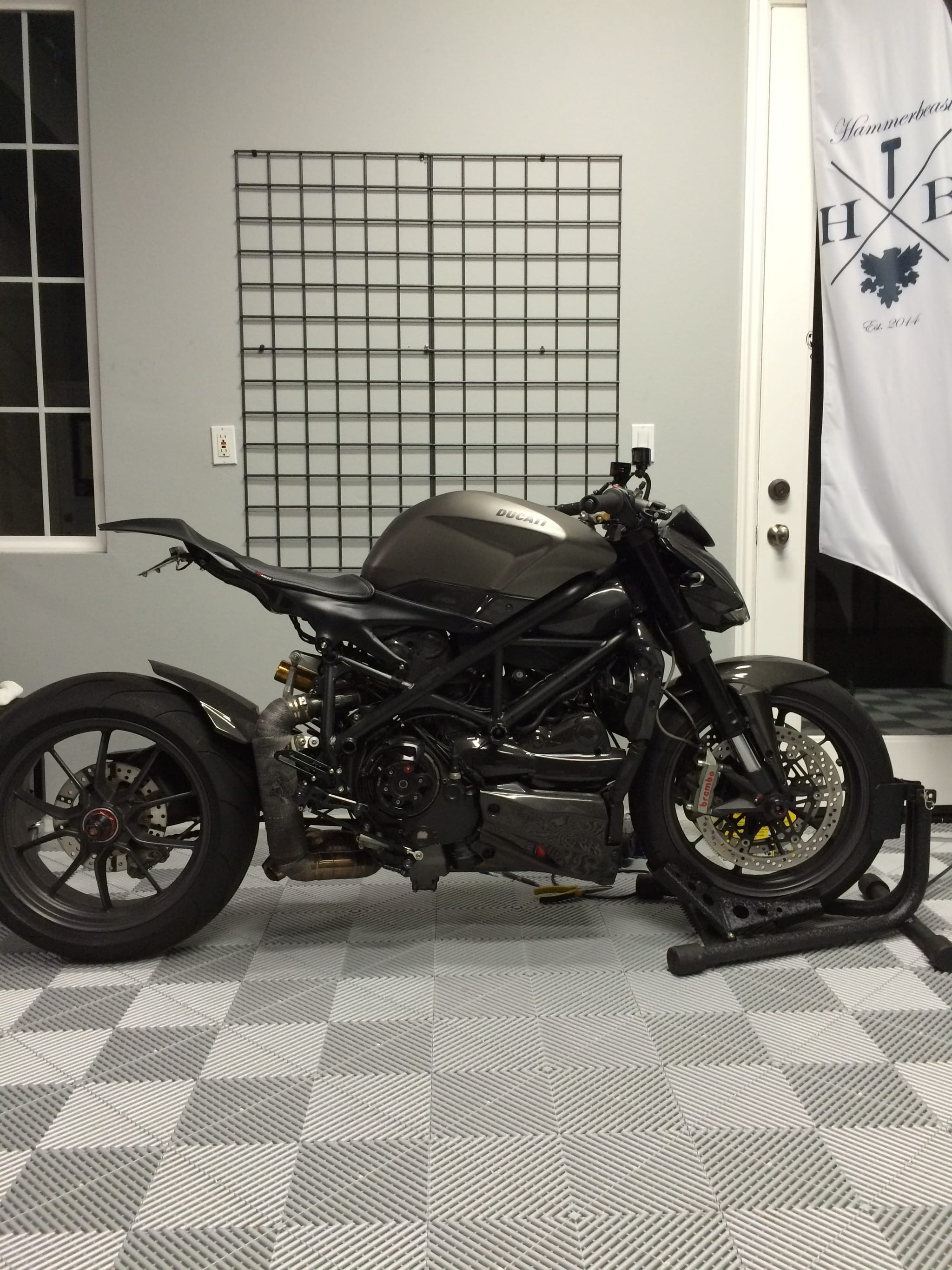 2010 Ducati Streetfighter photo 71