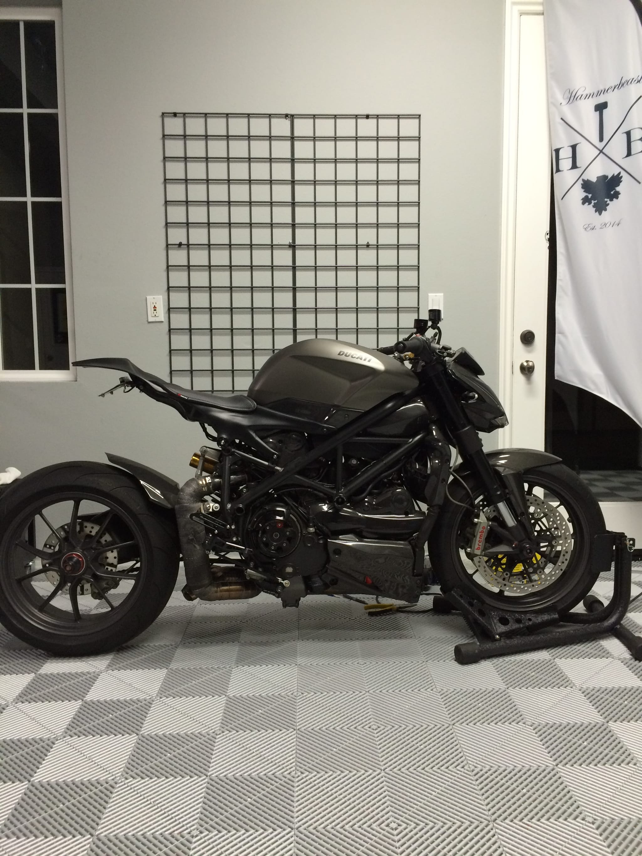 2010 Ducati Streetfighter photo 73