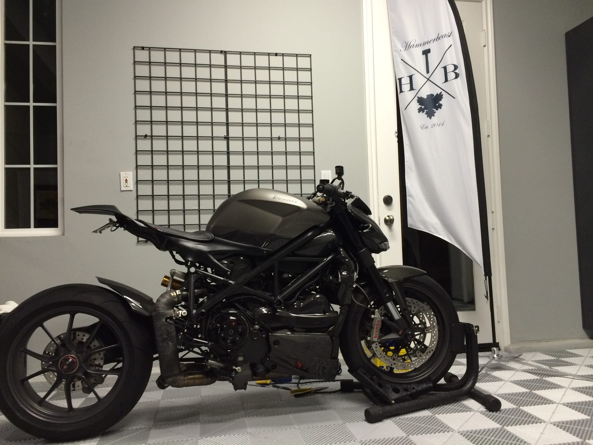 2010 Ducati Streetfighter photo 76