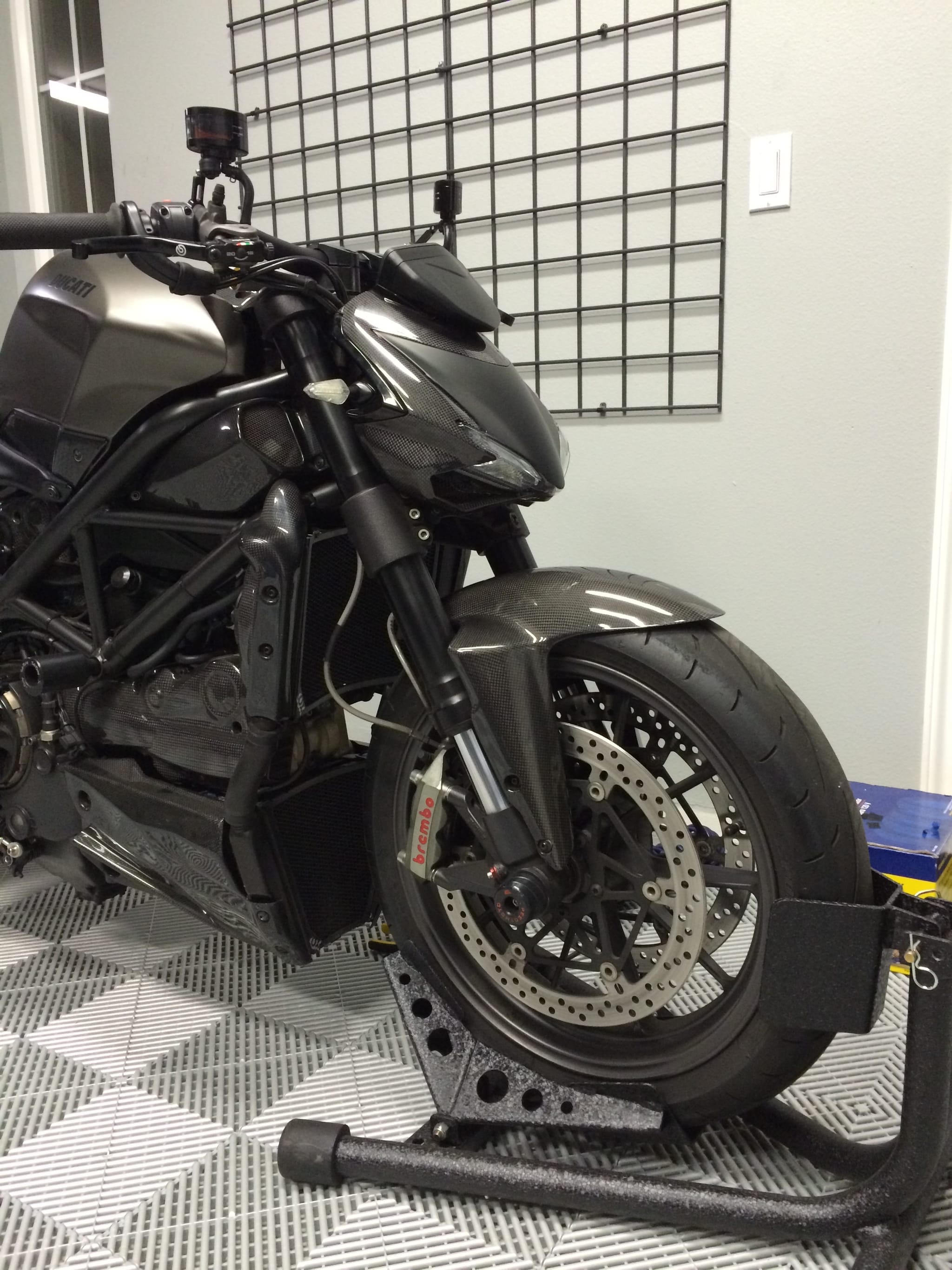 2010 Ducati Streetfighter photo 79