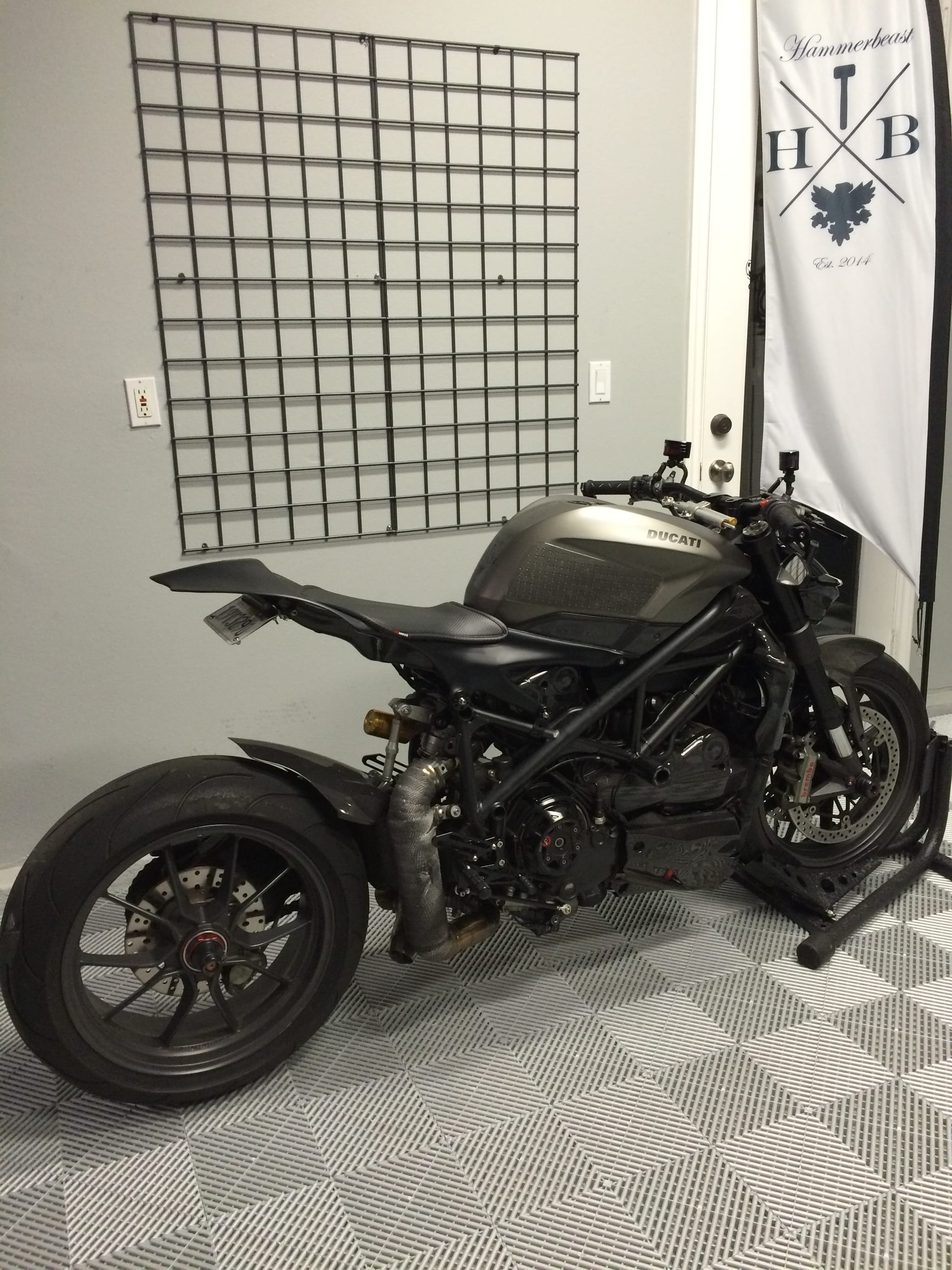 2010 Ducati Streetfighter photo 90