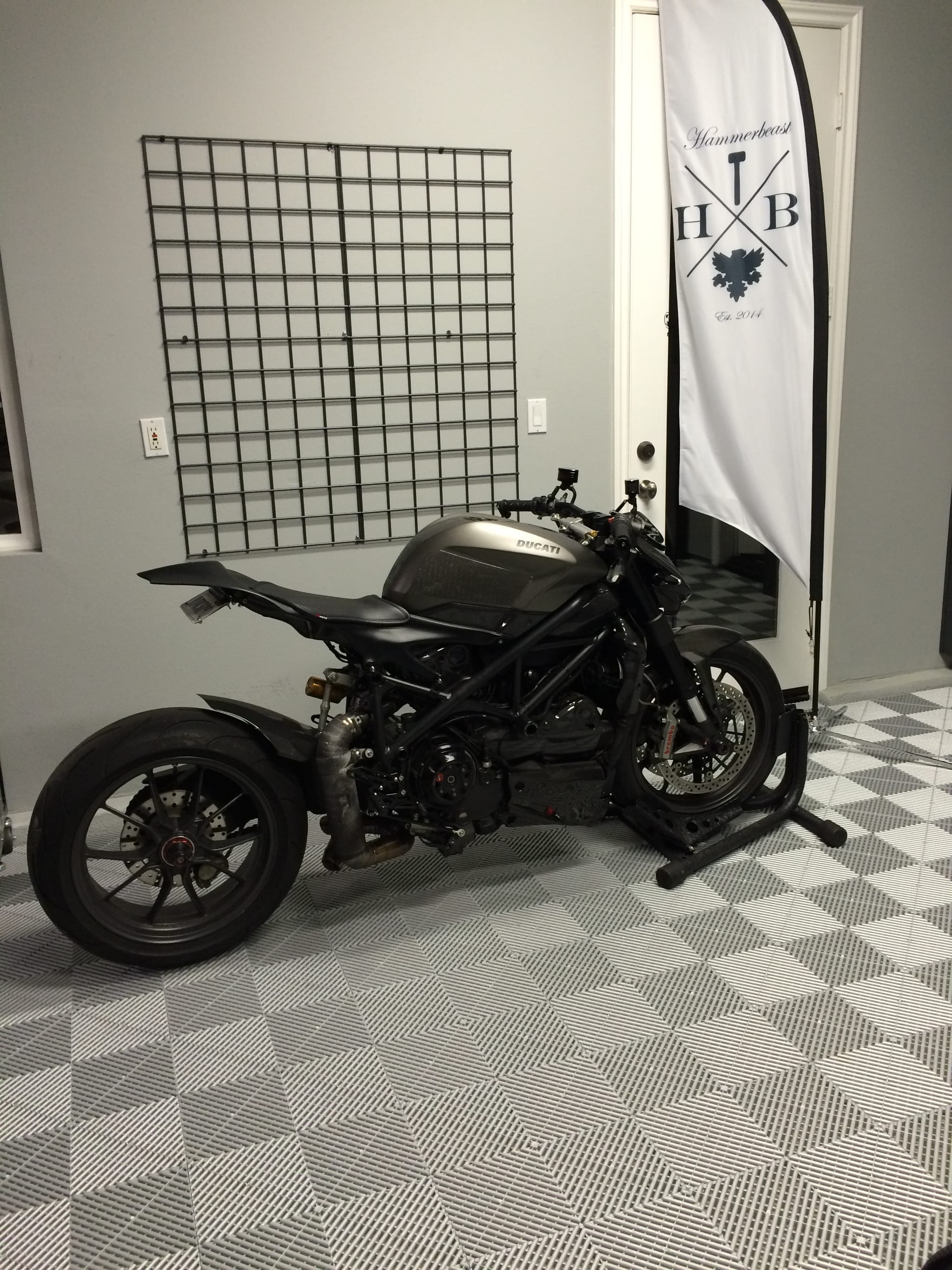 2010 Ducati Streetfighter photo 91