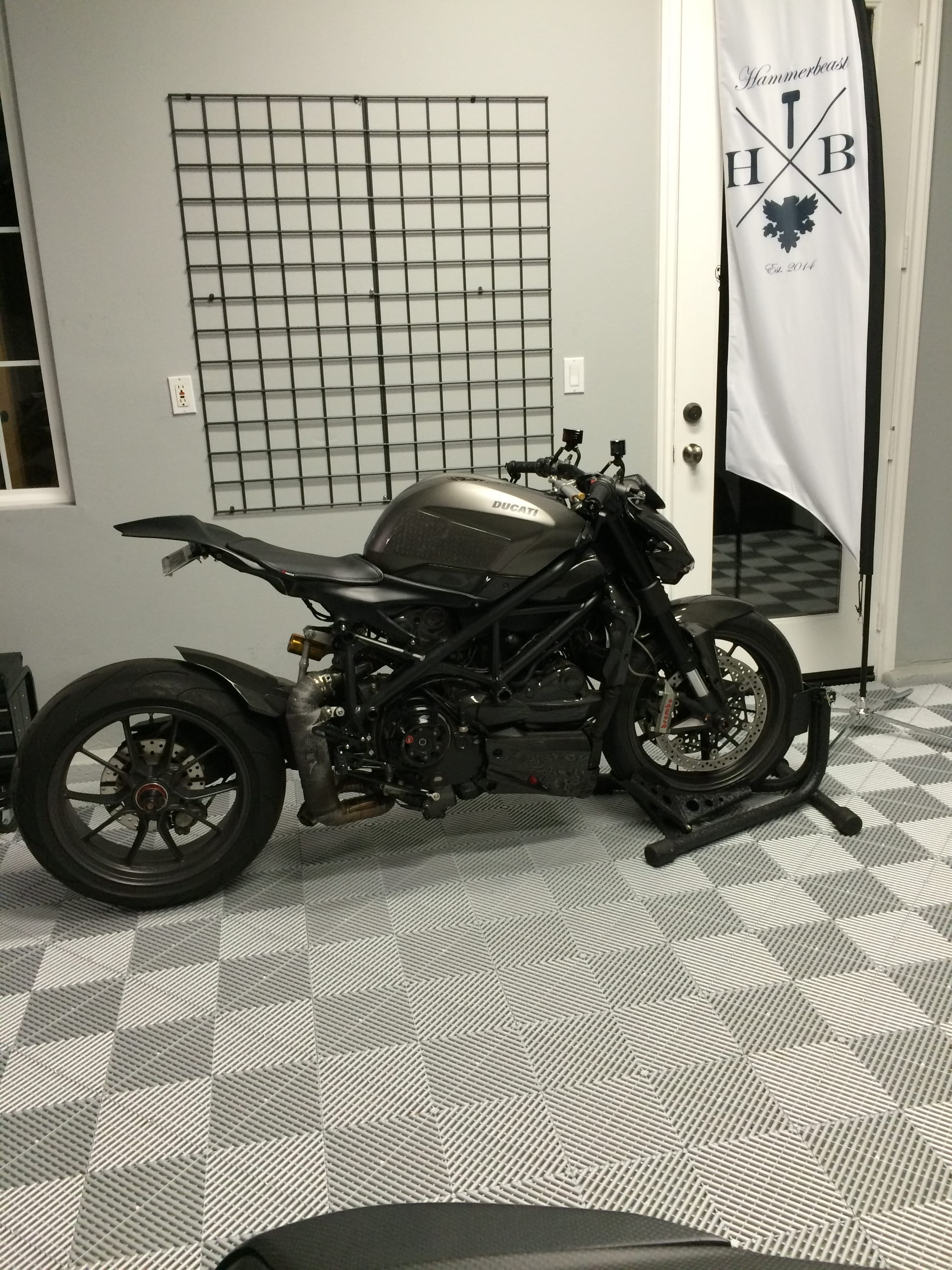 2010 Ducati Streetfighter photo 92