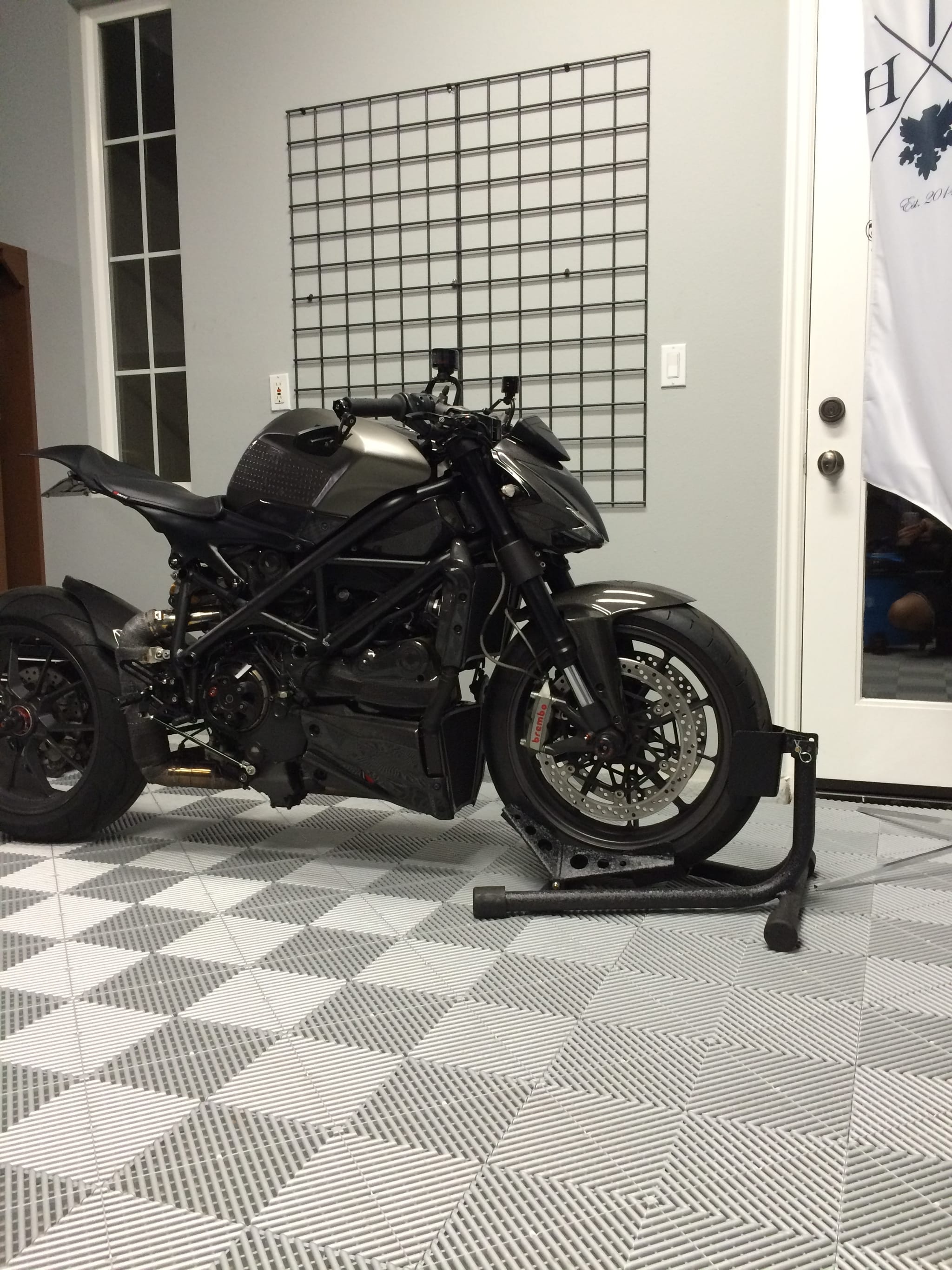 2010 Ducati Streetfighter photo 96