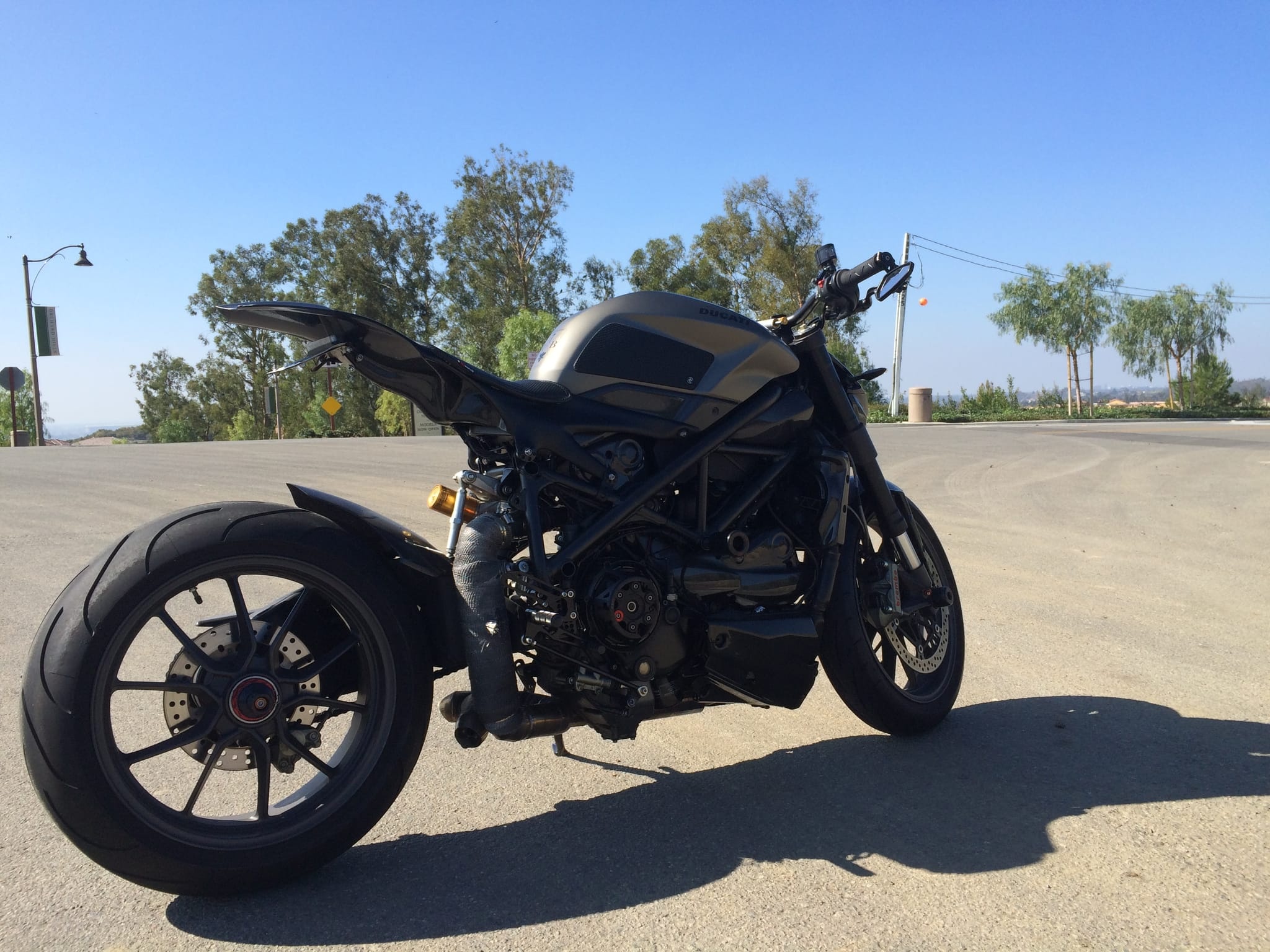 2010 Ducati Streetfighter photo 106