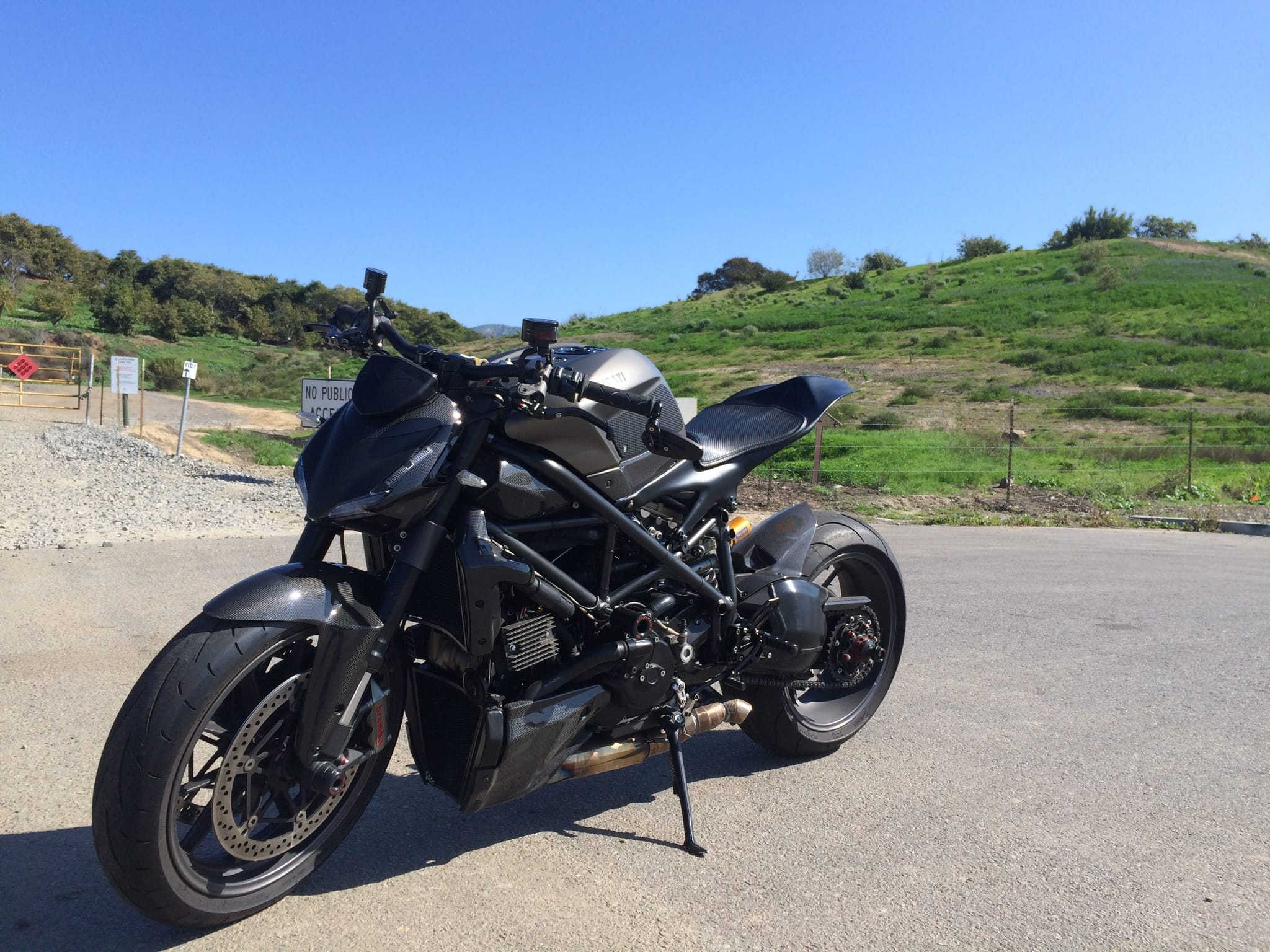 2010 Ducati Streetfighter photo 111