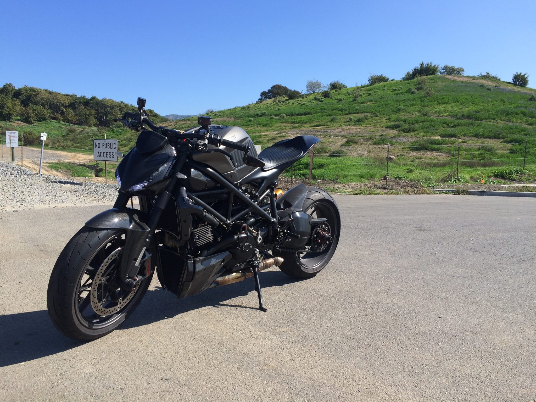 2010 Ducati Streetfighter photo 117