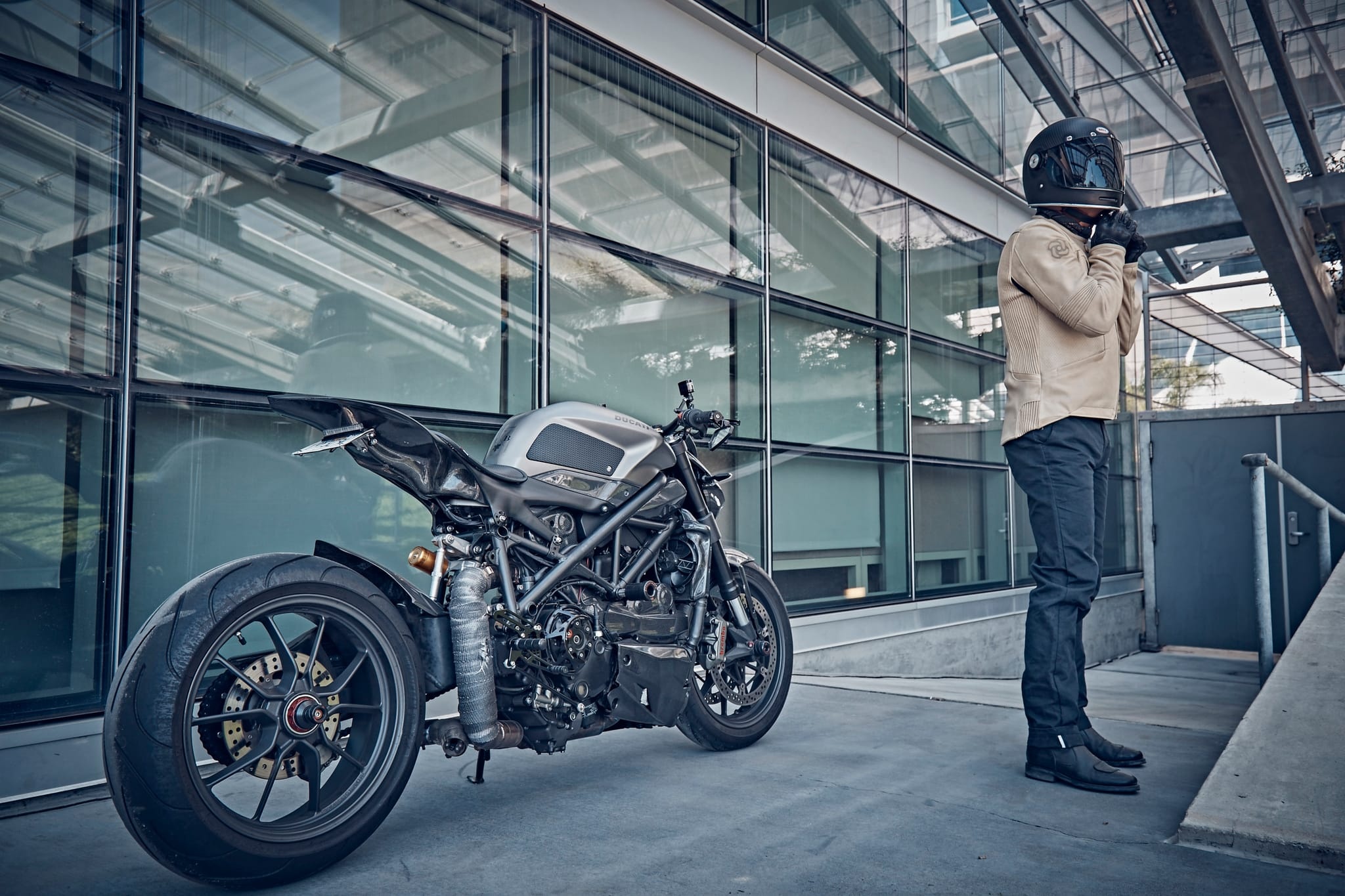 2010 Ducati Streetfighter photo 1