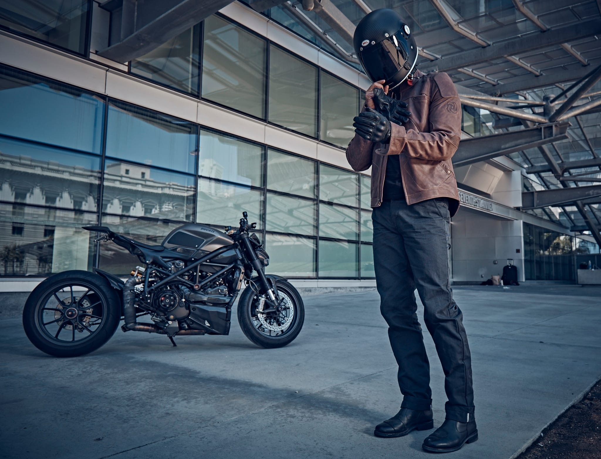 2010 Ducati Streetfighter photo 9