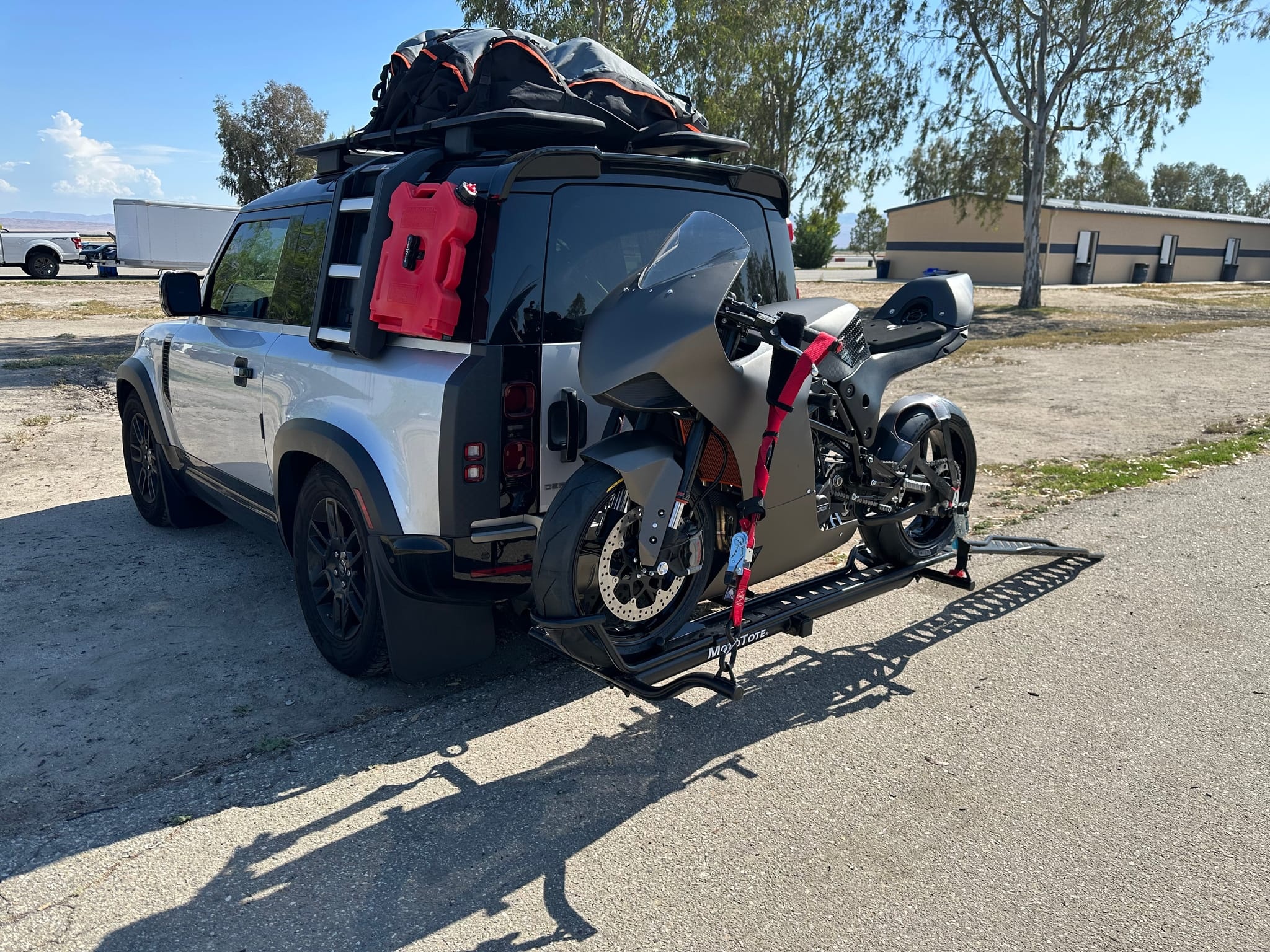 2021 Defender X-Dynamic S photo 2