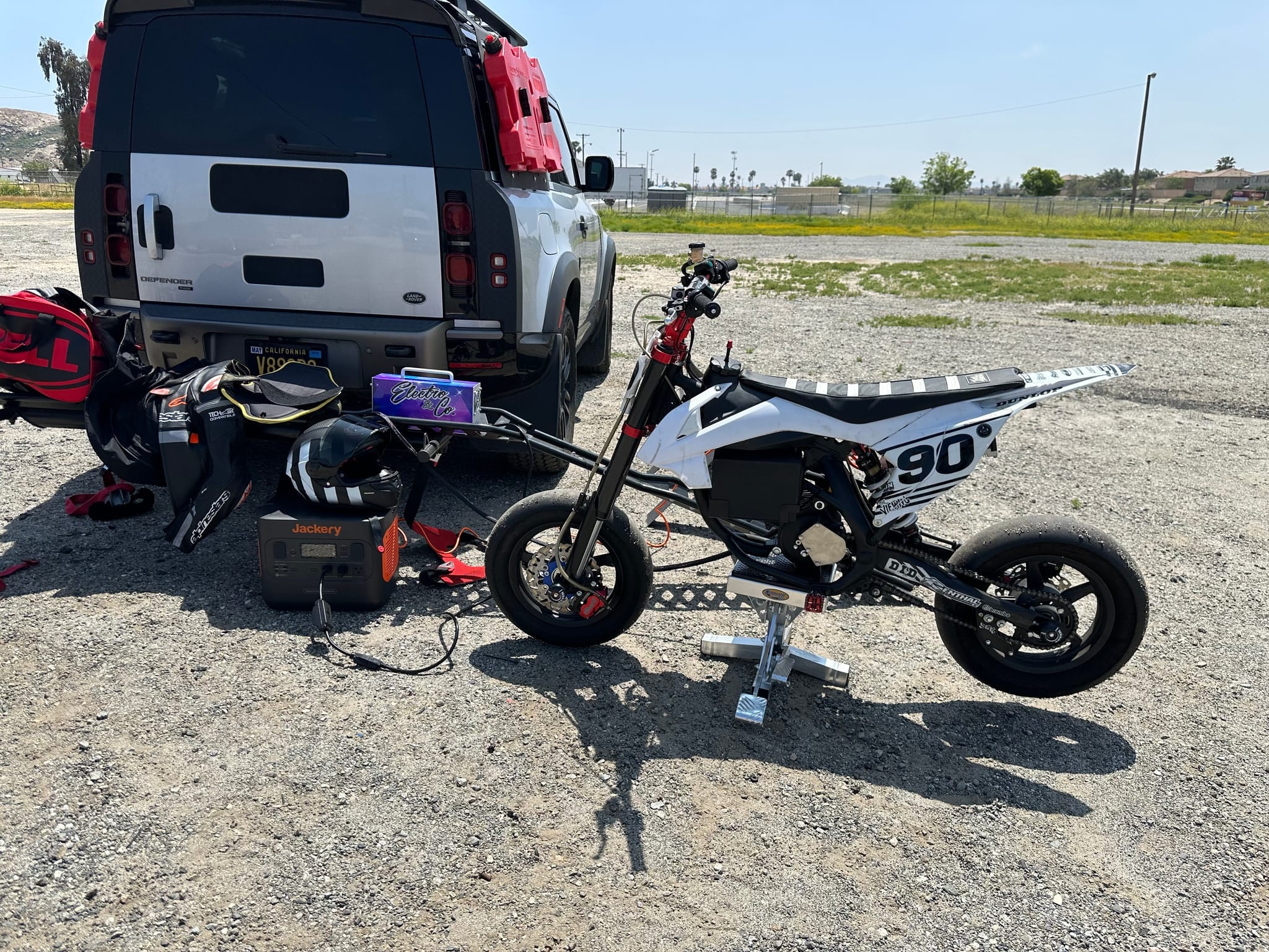 2021 Defender X-Dynamic S photo 4