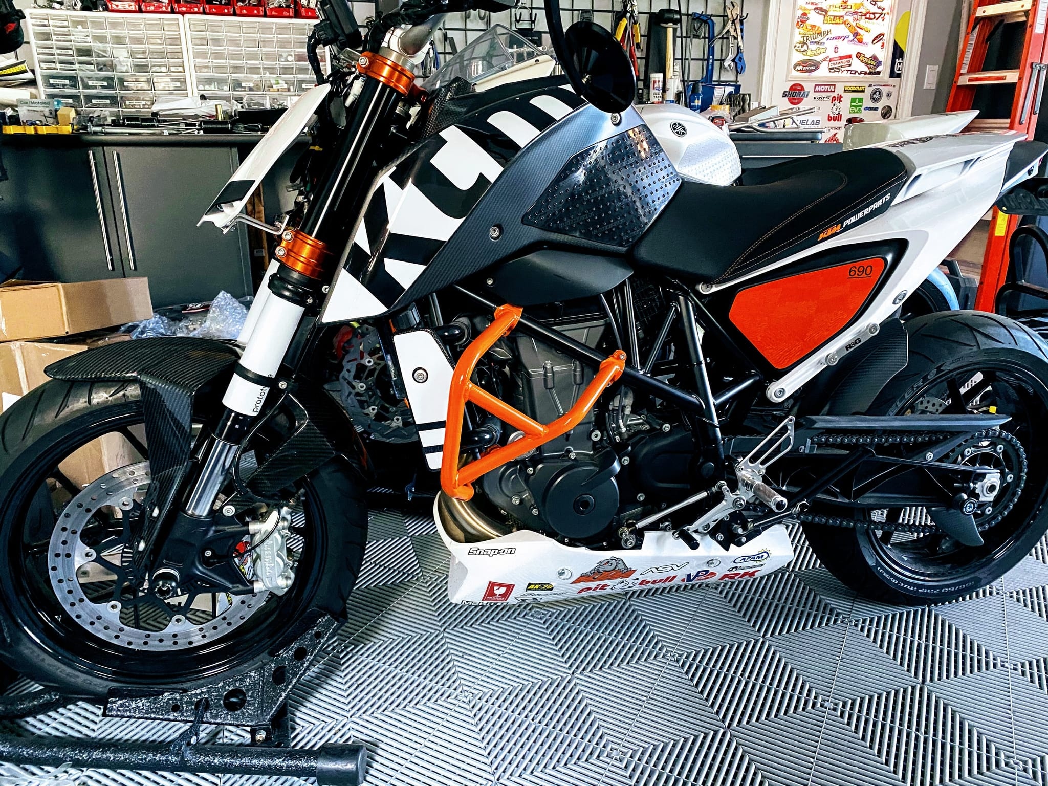KTM Duke 690 Flat Tracker photo 8