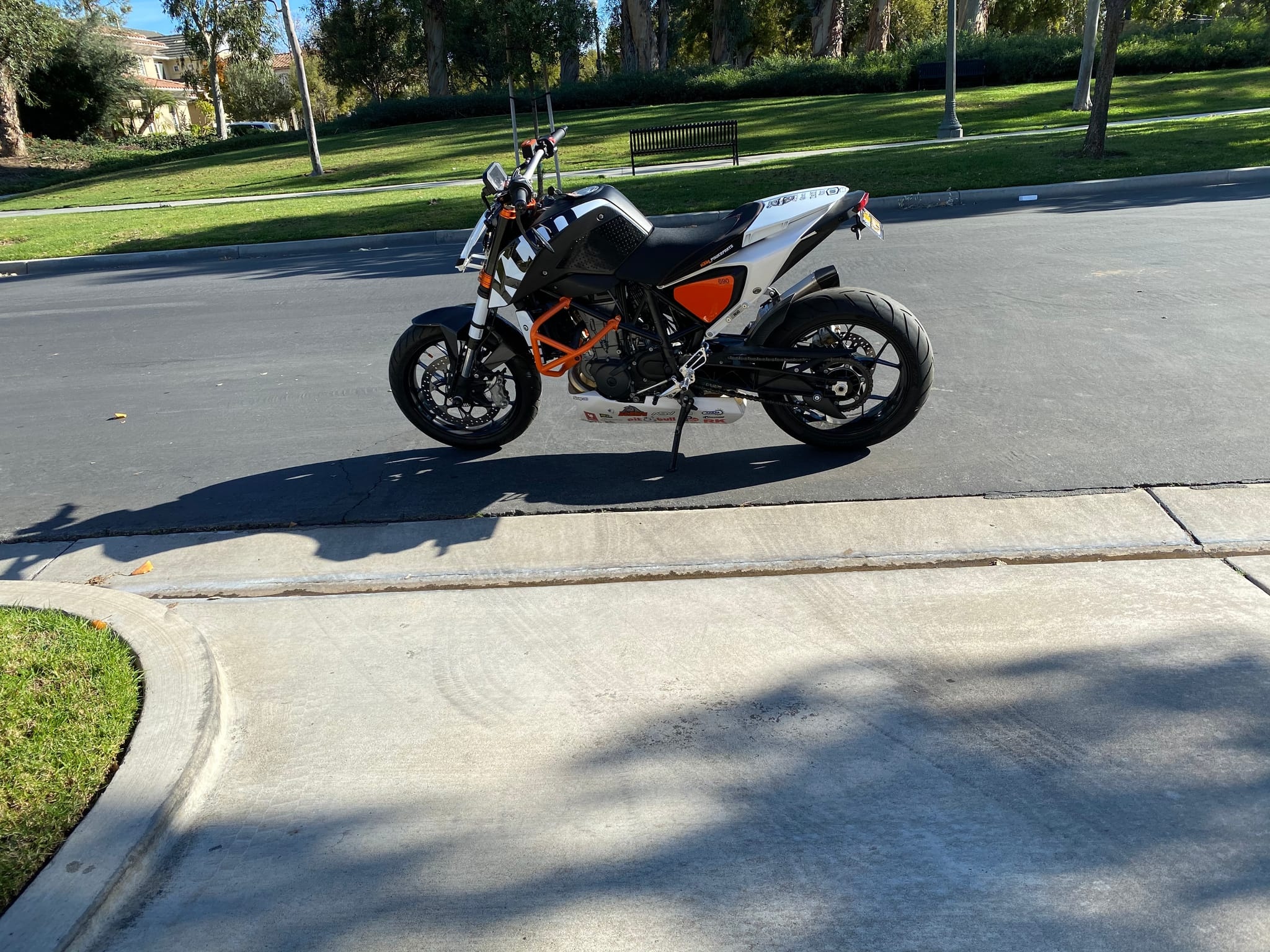 KTM Duke 690 Flat Tracker photo 9