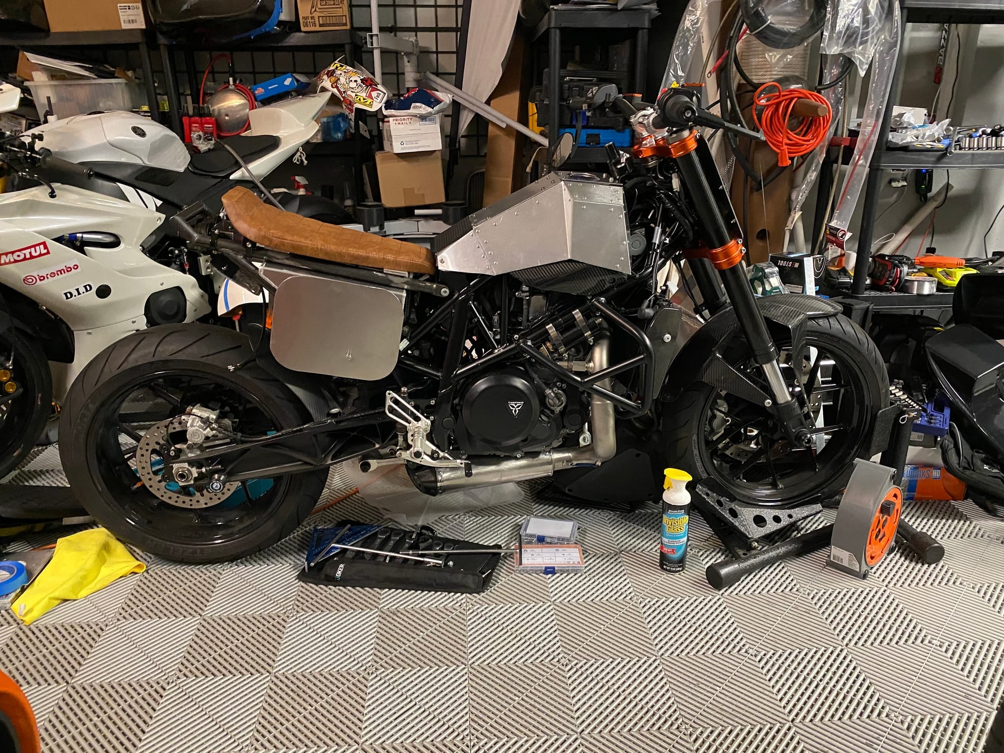 KTM Duke 690 Flat Tracker photo 5