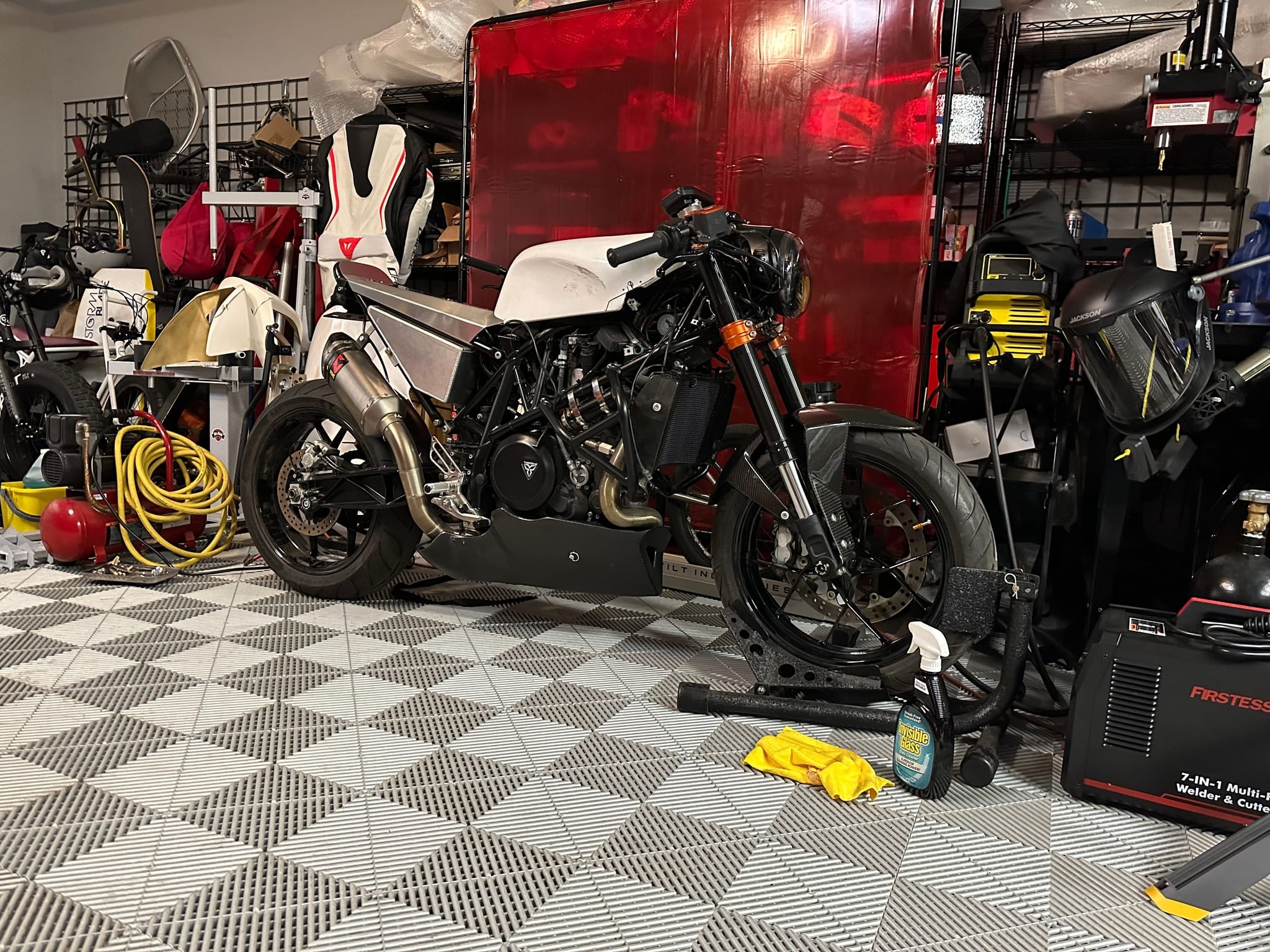 KTM Duke 690 Flat Tracker photo 1