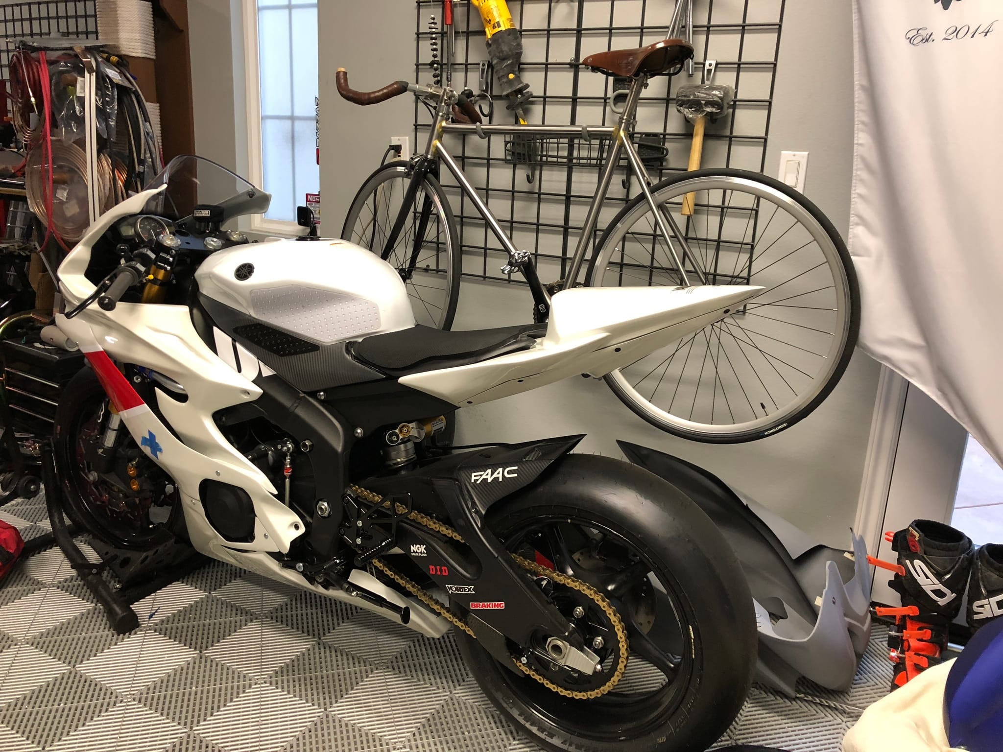 Graves Yamaha R6 — JD Beach #1 photo 12