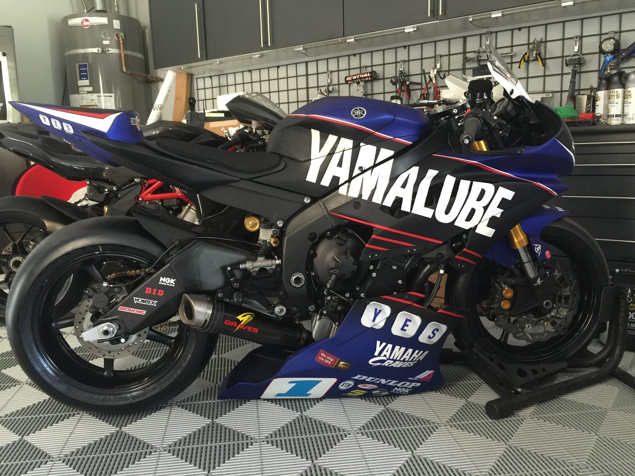 Graves Yamaha R6 — JD Beach #1 photo 36