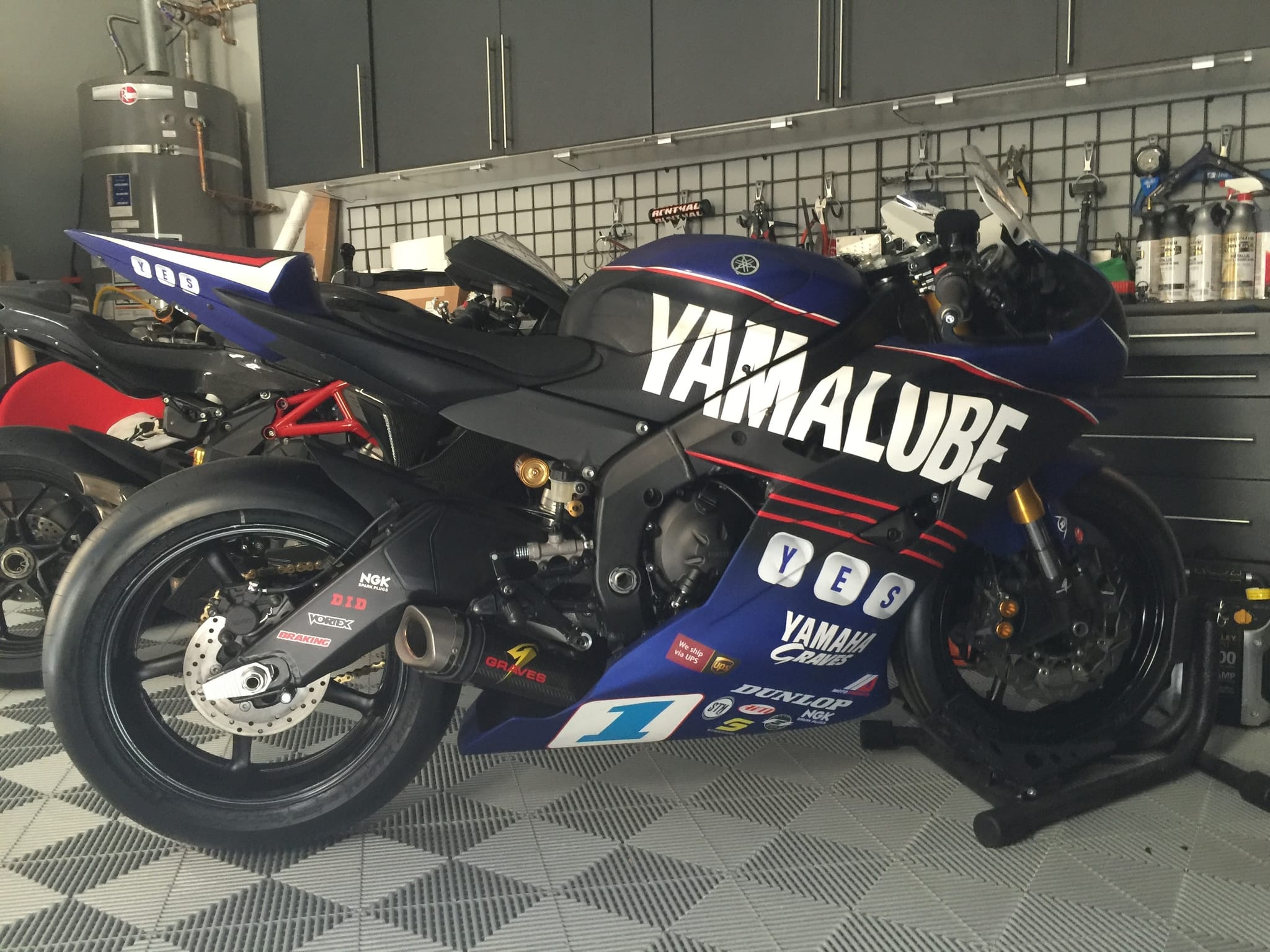 Graves Yamaha R6 — JD Beach #1 photo 2