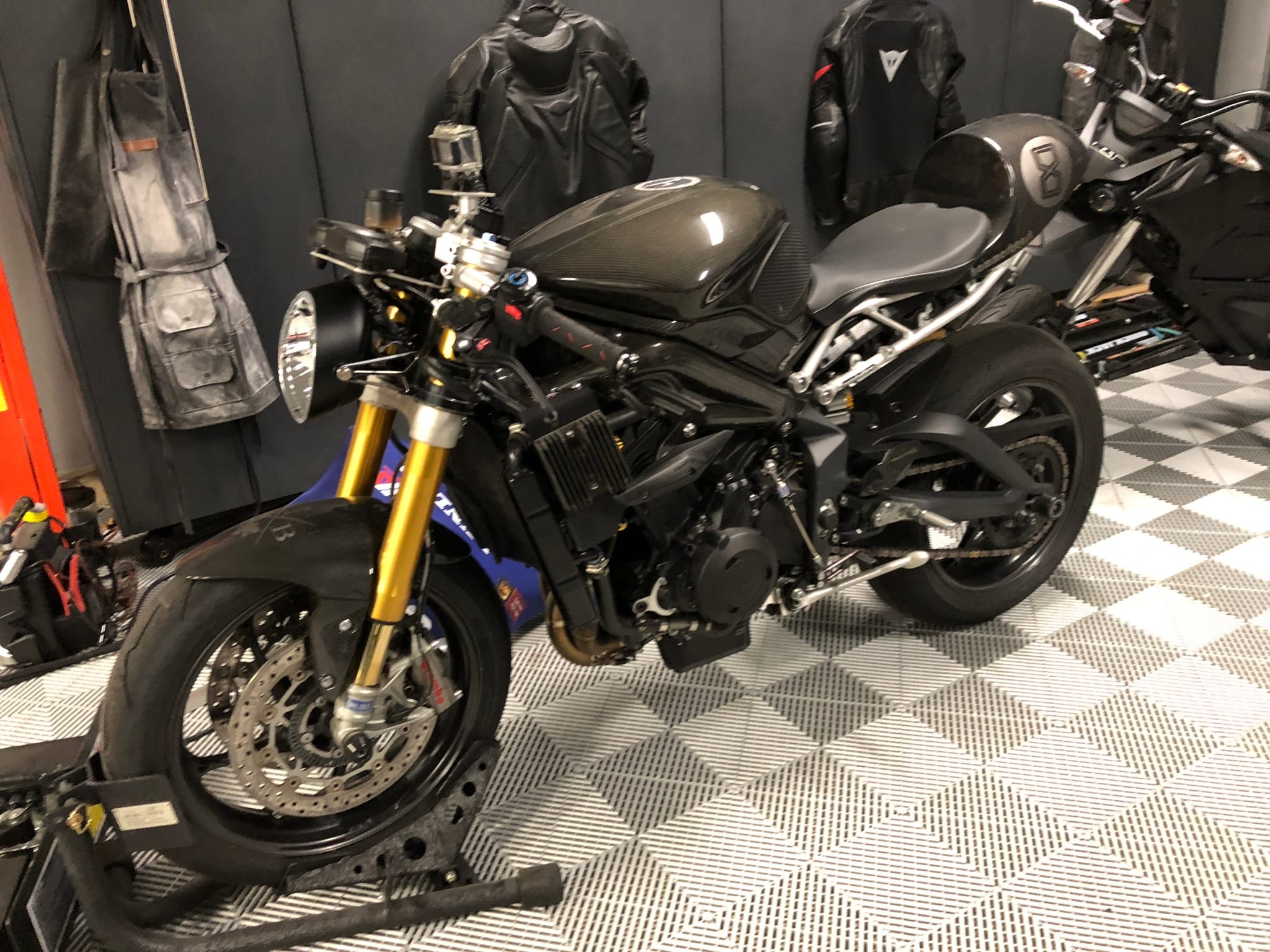 Triumph 675R Cafe Racer photo 18