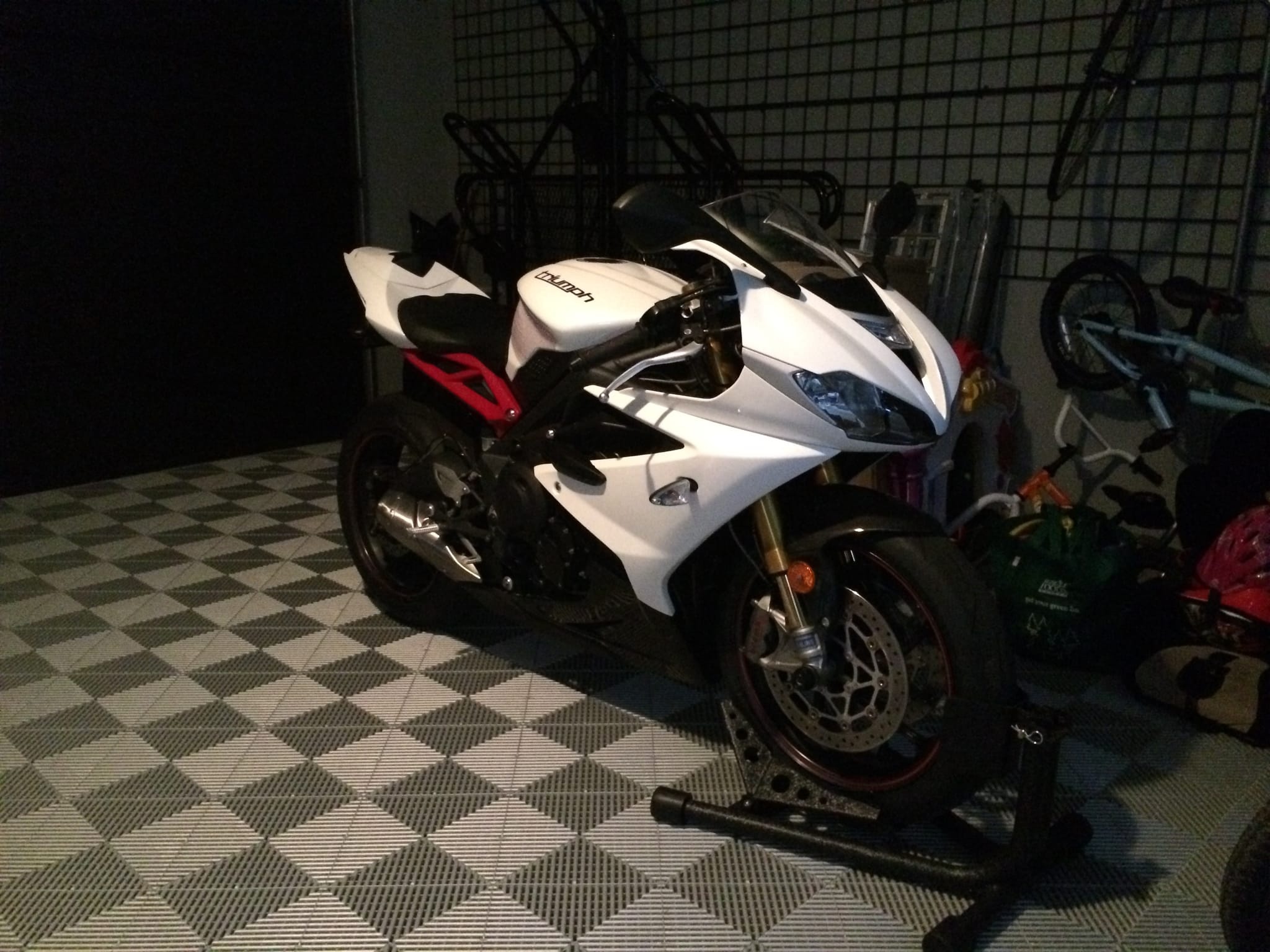 Triumph 675R Cafe Racer photo 32