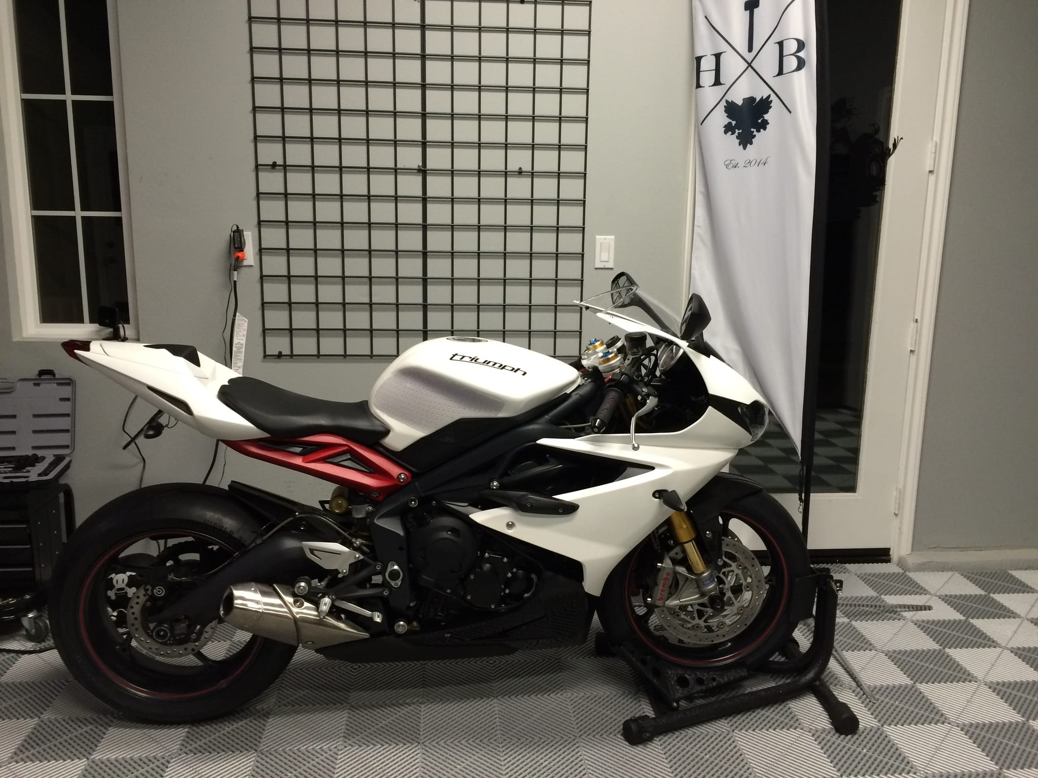 Triumph 675R Cafe Racer photo 34