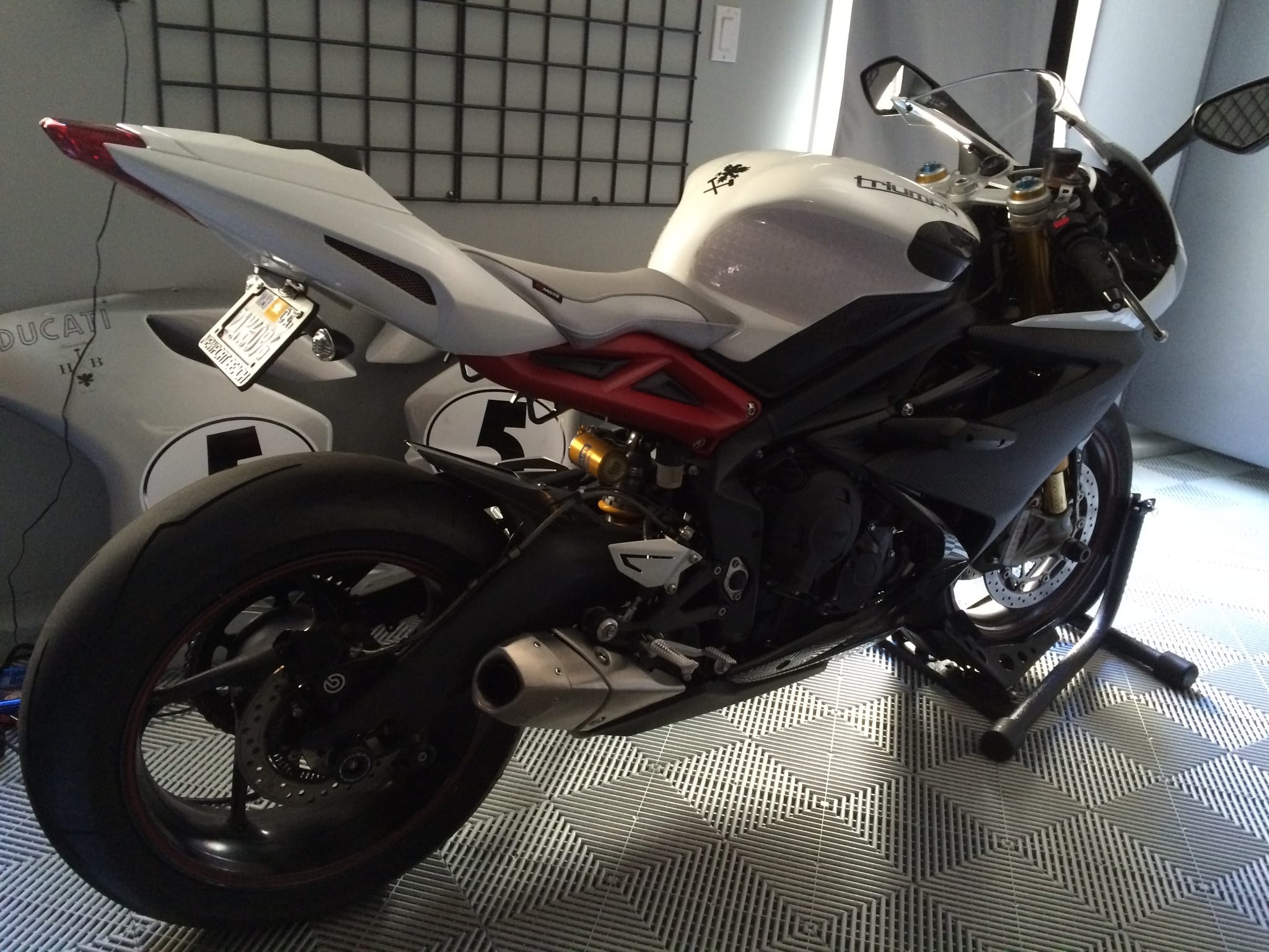 Triumph 675R Cafe Racer photo 39