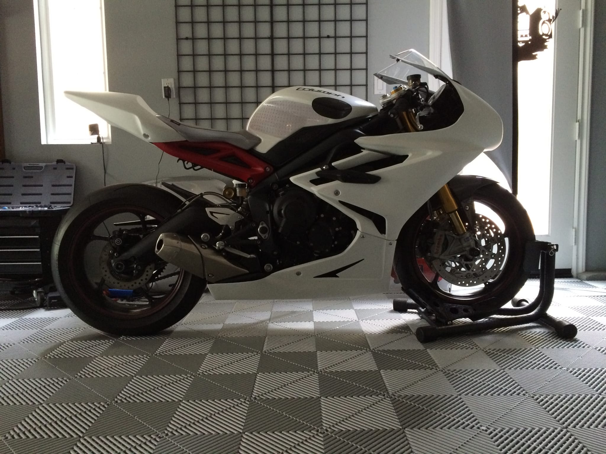 Triumph 675R Cafe Racer photo 41