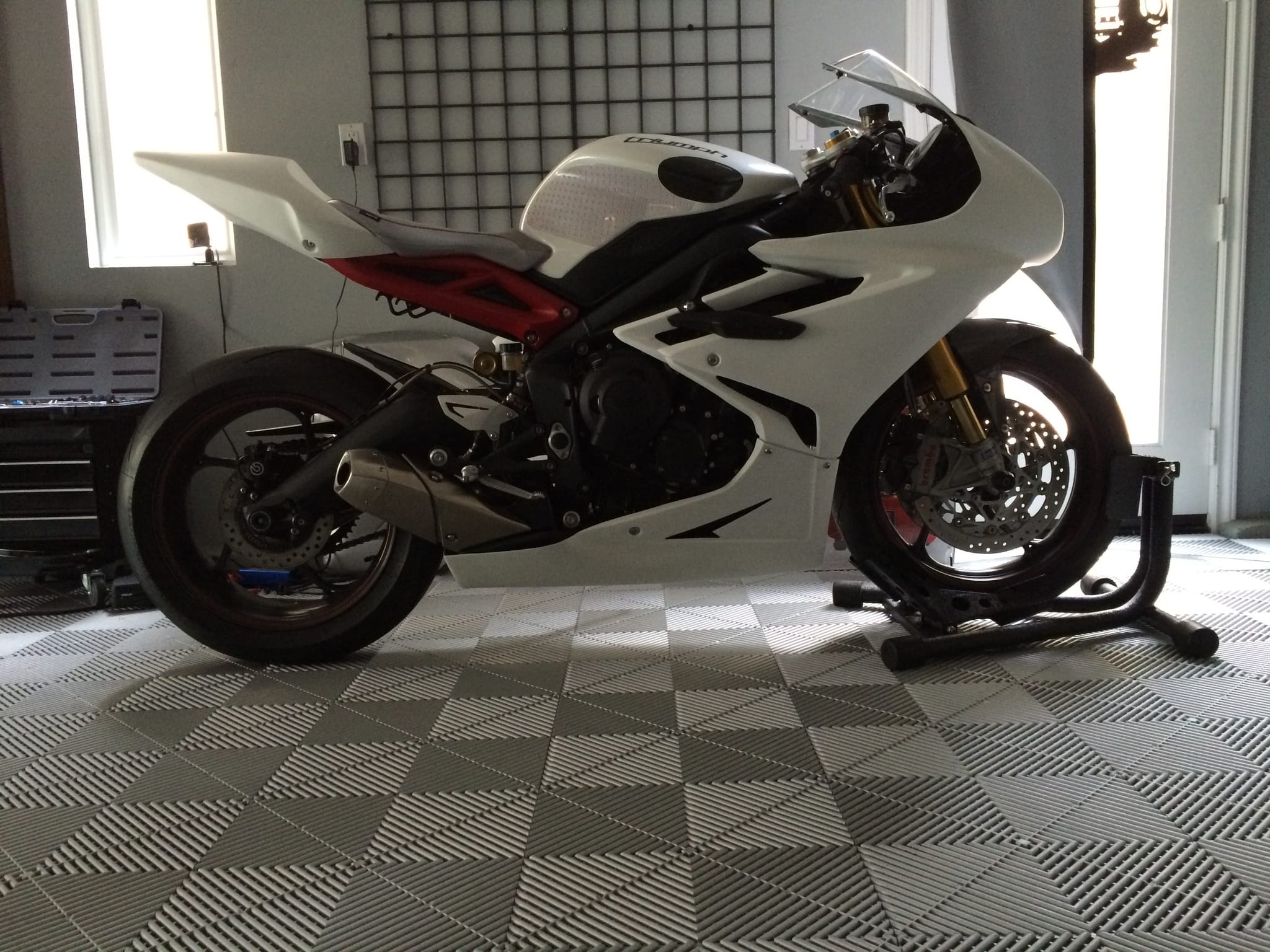 Triumph 675R Cafe Racer photo 42