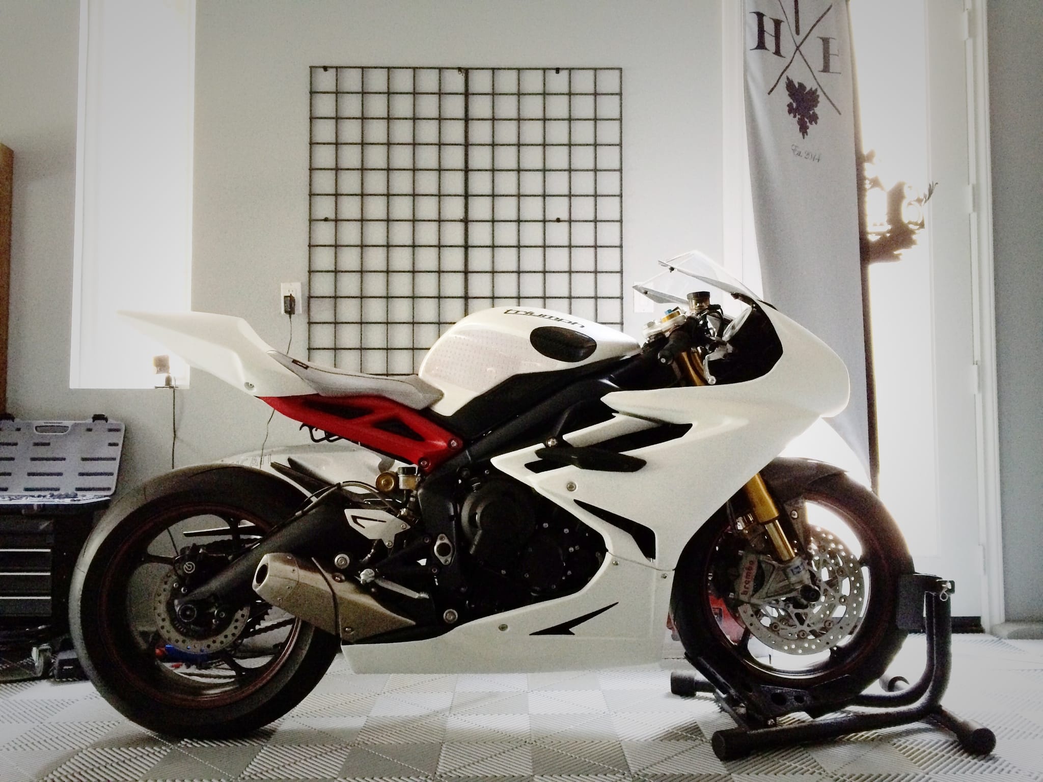 Triumph 675R Cafe Racer photo 43