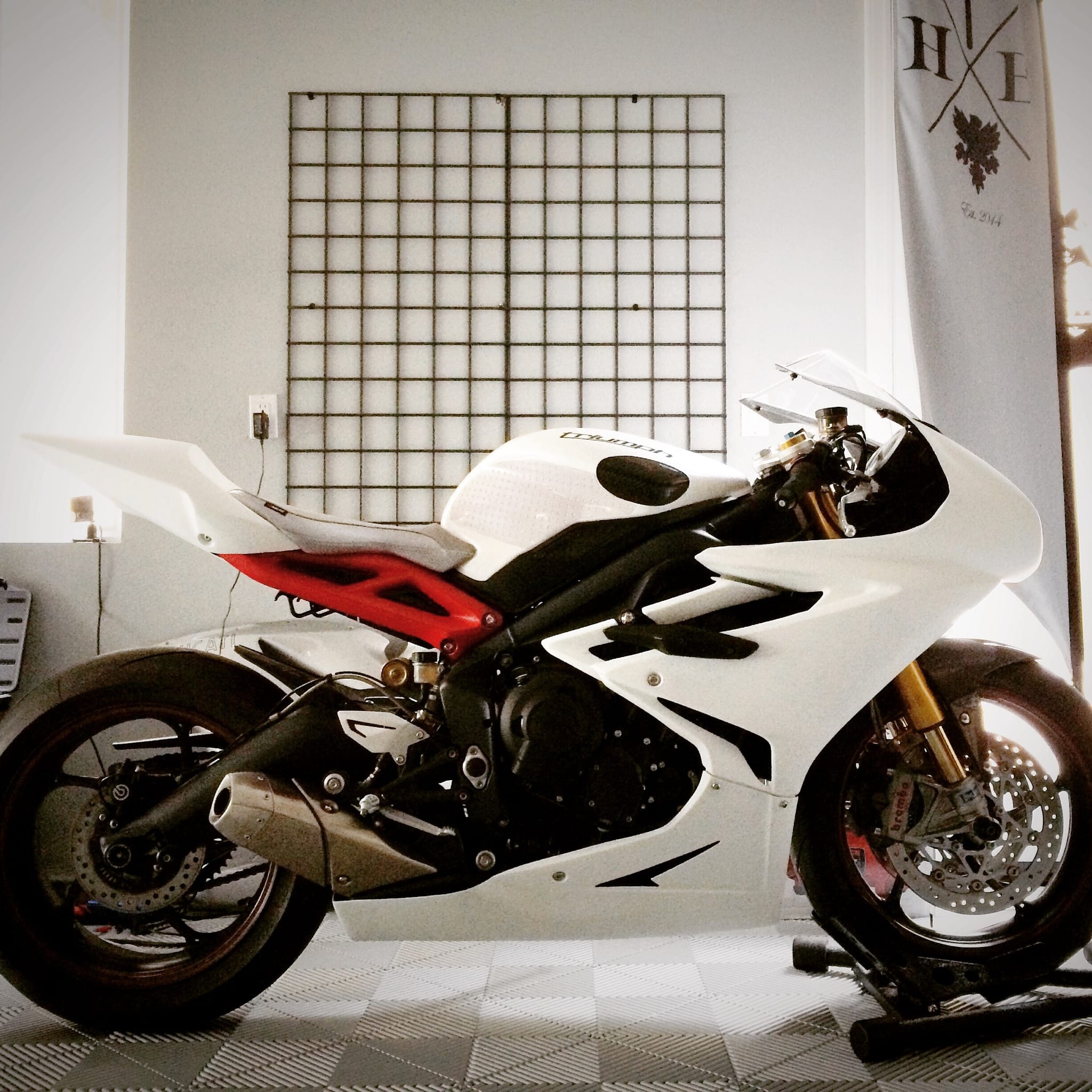 Triumph 675R Cafe Racer photo 45