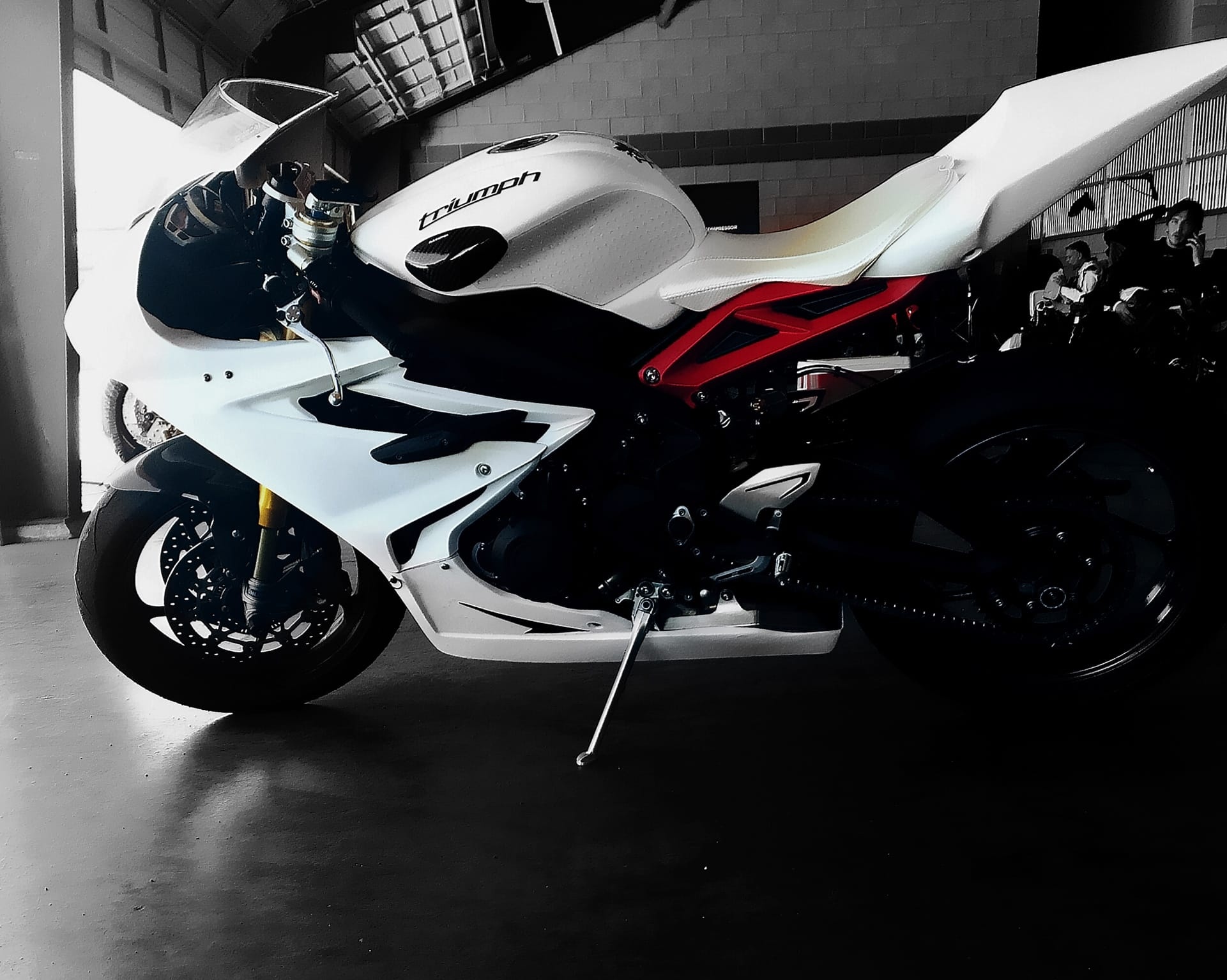 Triumph 675R Cafe Racer photo 52