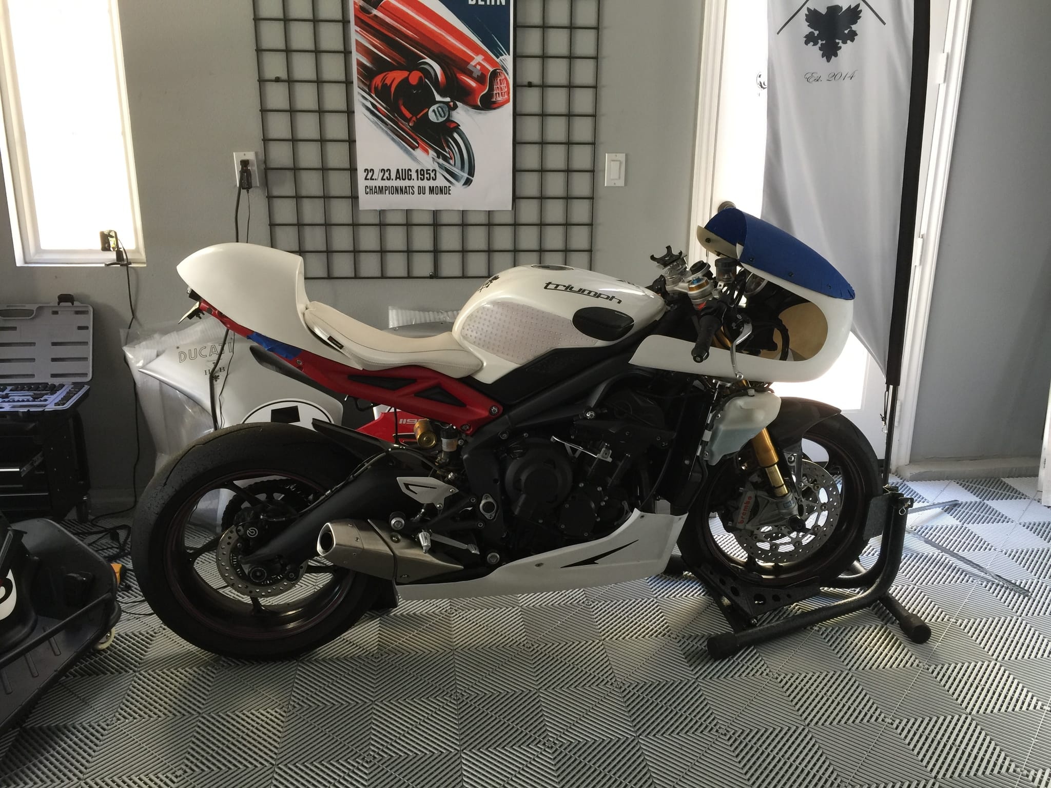 Triumph 675R Cafe Racer photo 54