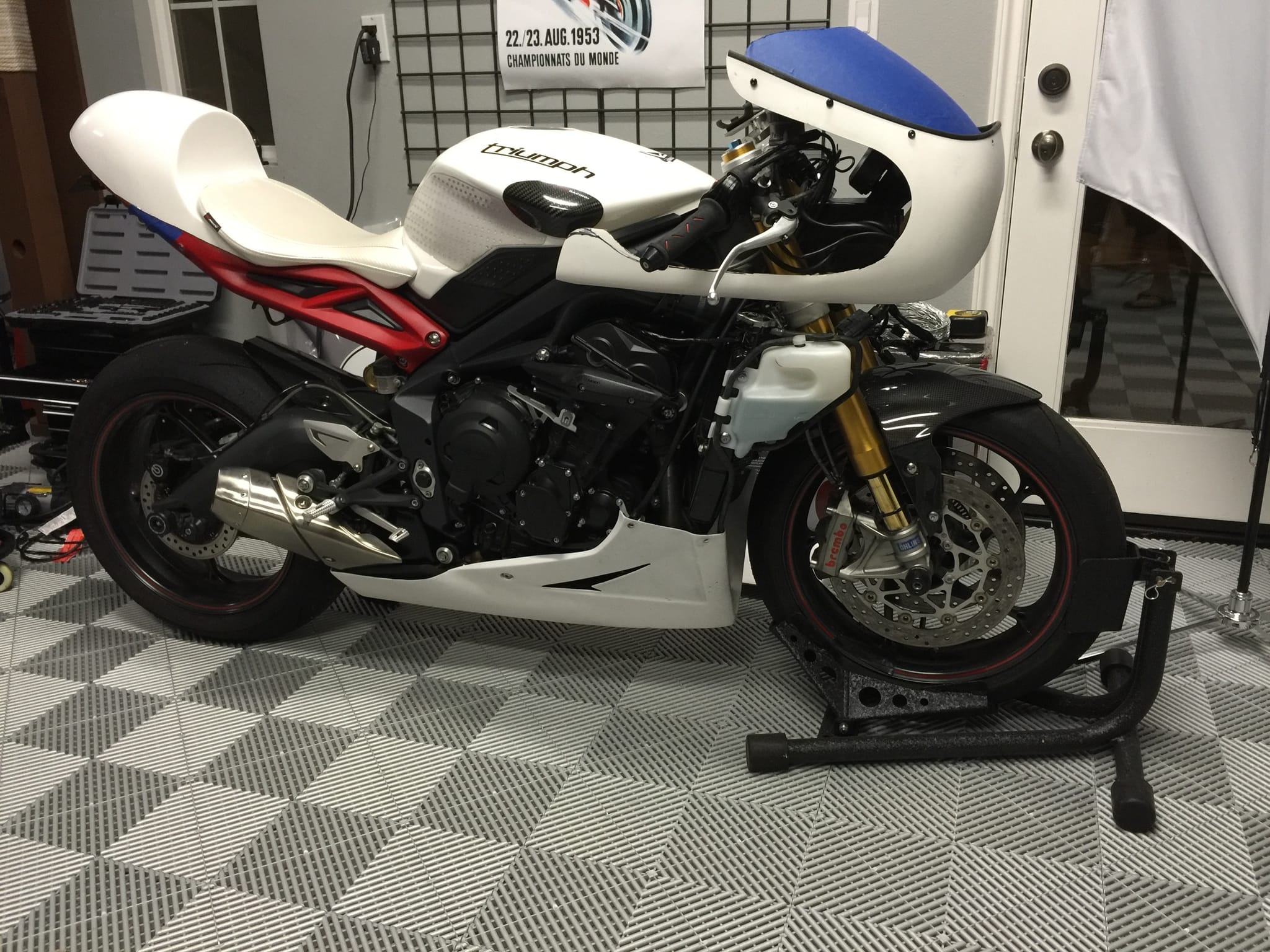 Triumph 675R Cafe Racer photo 55