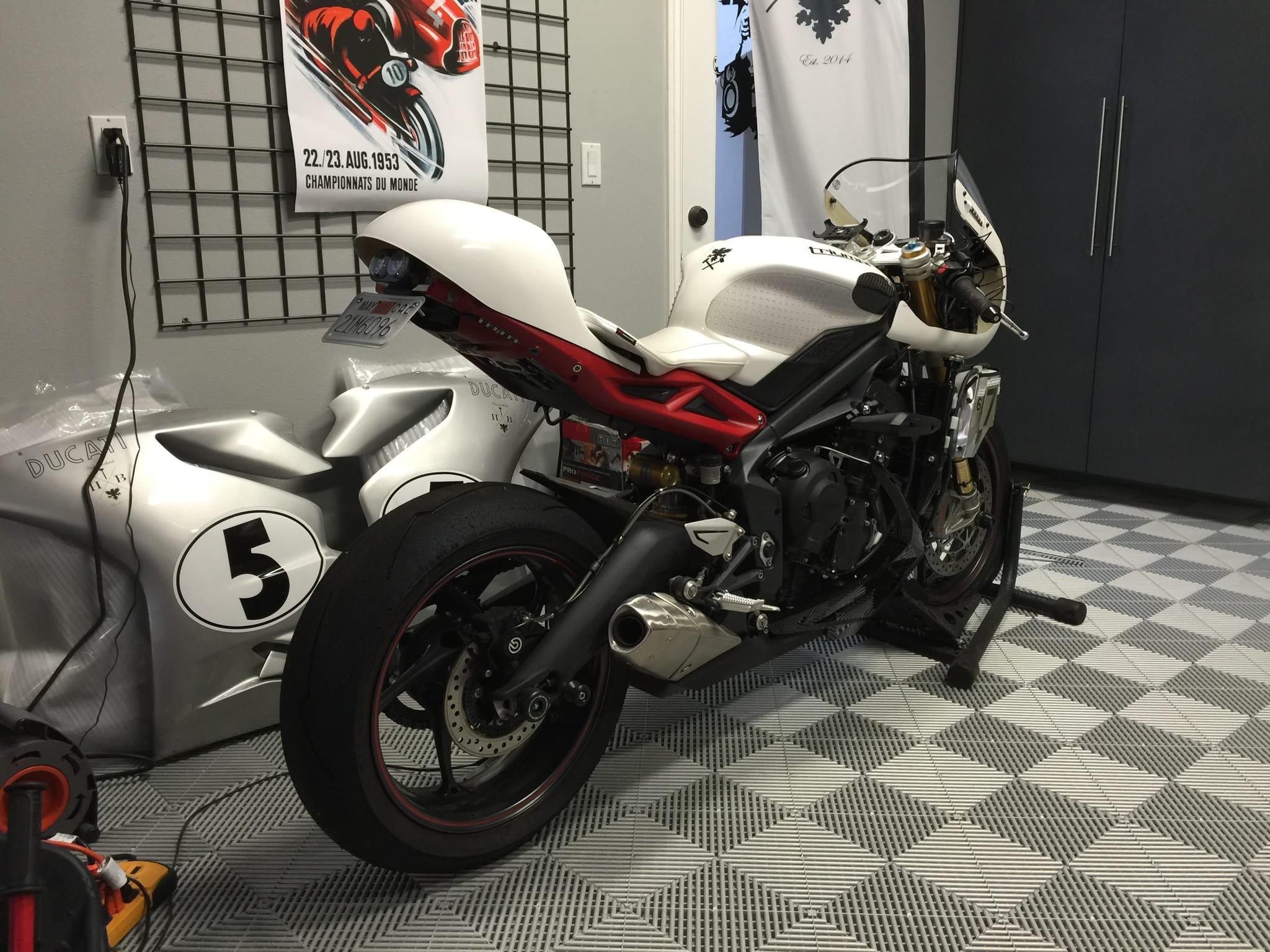 Triumph 675R Cafe Racer photo 60