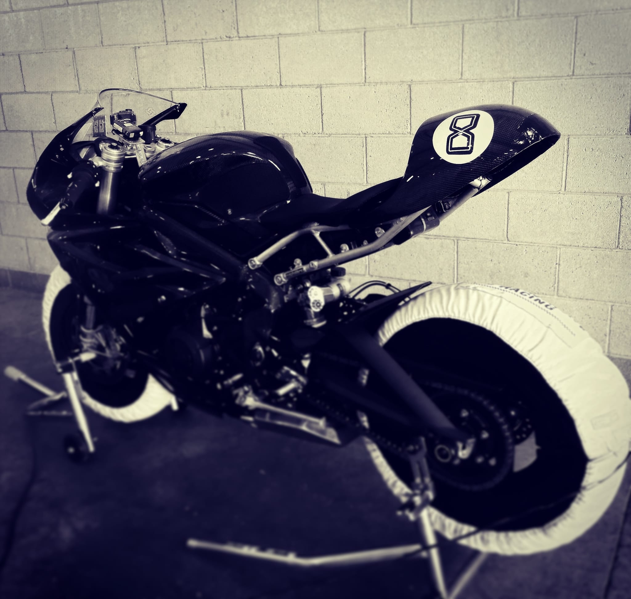 Triumph 675R Cafe Racer photo 2