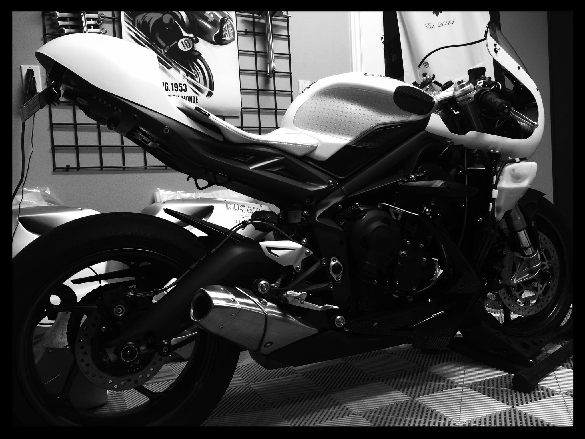 Triumph 675R Cafe Racer photo 120