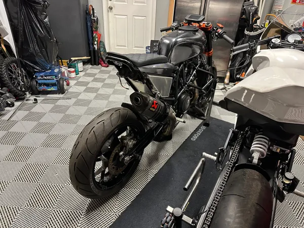 KTM Duke 690 Flat Tracker